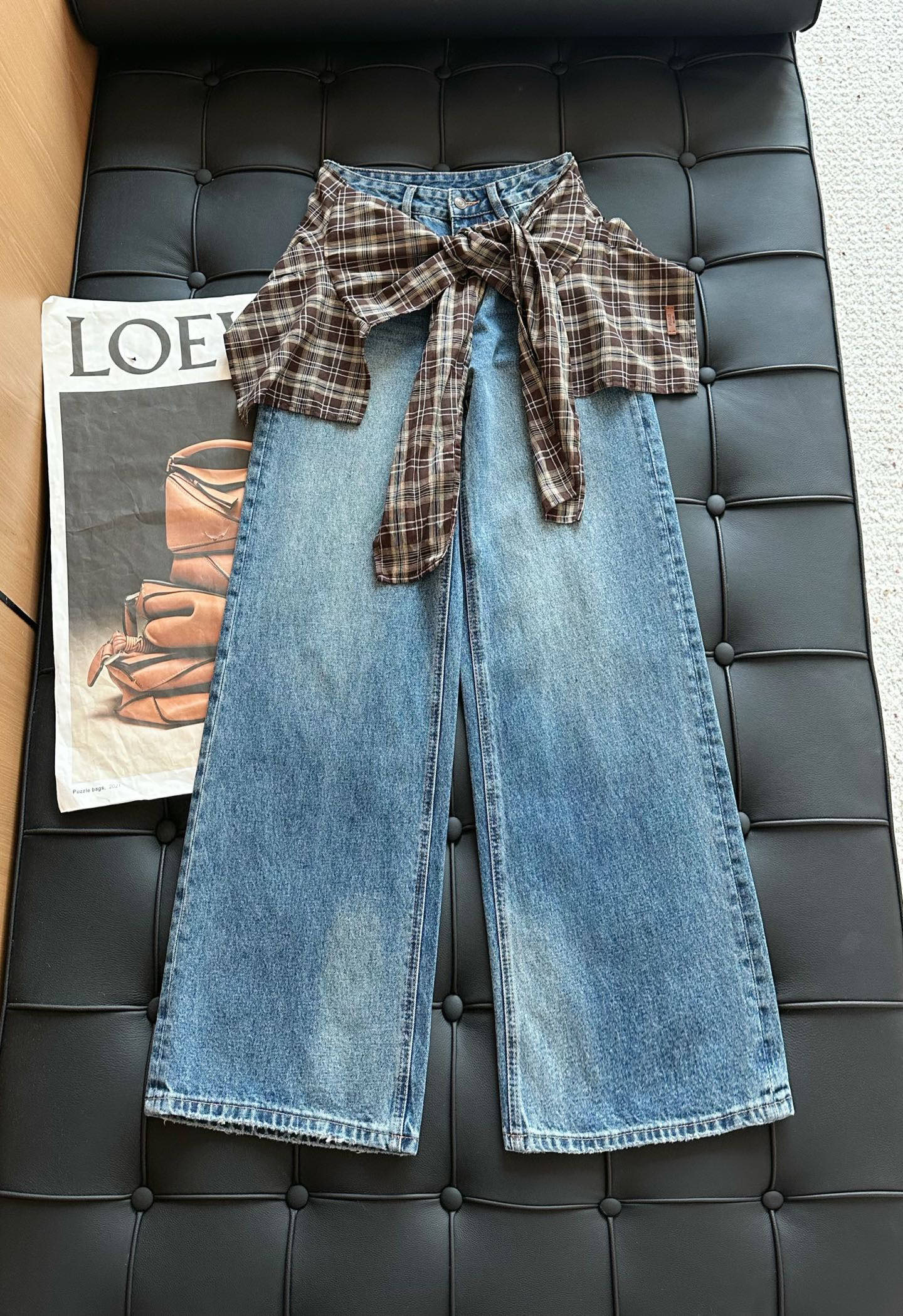 🛒𝐍𝐄𝐖 · 𝟐𝟎𝟐5/爆款现货原单品质 设计师原创｜女神同款撞色格纹围裙式牛仔裤 这款牛仔裤选用优质面