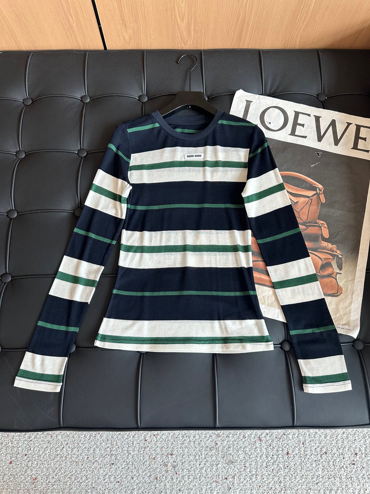 🛒𝐍𝐄𝐖 · 𝟐𝟎𝟐5/爆款现货原单品质 Miu Mi*｜2025新款天丝羊毛条纹打底衫云感舒适的系列！