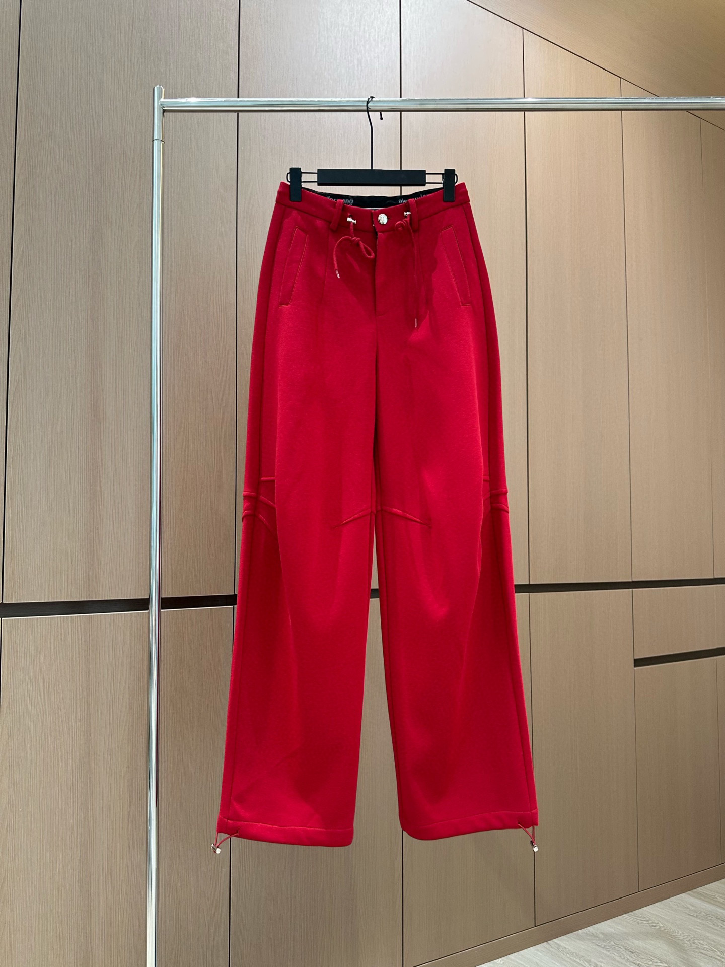 🛒𝐍𝐄𝐖 · 𝟐𝟎𝟐5/爆款现货原单品质 设计师原创｜25新款休闲裤颜色百搭高级 定制内衬字母贴条尽显高