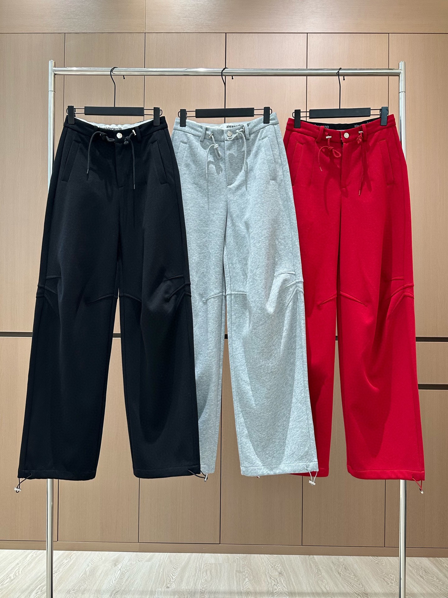 🛒𝐍𝐄𝐖 · 𝟐𝟎𝟐5/爆款现货原单品质 设计师原创｜25新款休闲裤颜色百搭高级 定制内衬字母贴条尽显高