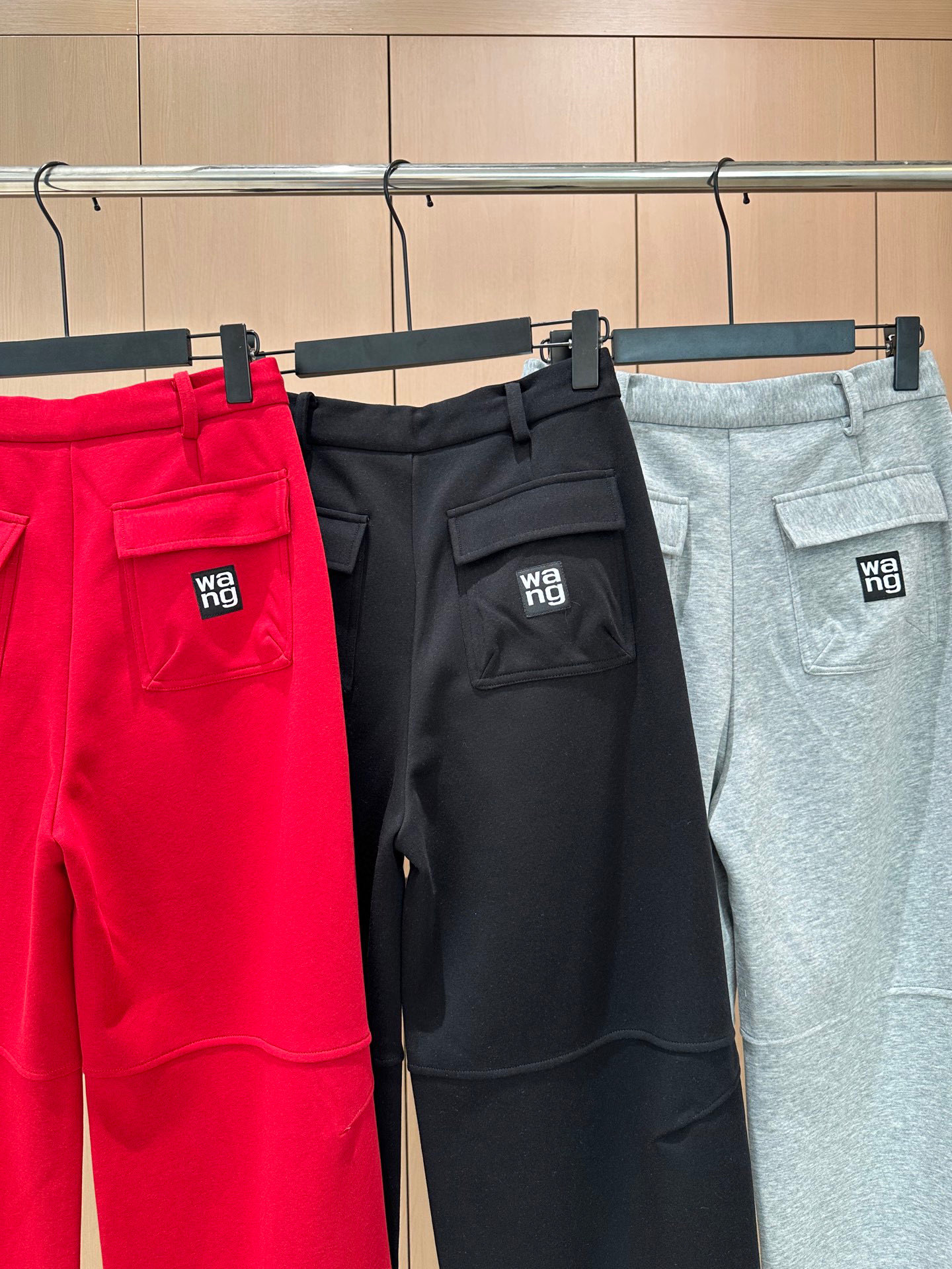 🛒𝐍𝐄𝐖 · 𝟐𝟎𝟐5/爆款现货原单品质 设计师原创｜25新款休闲裤颜色百搭高级 定制内衬字母贴条尽显高