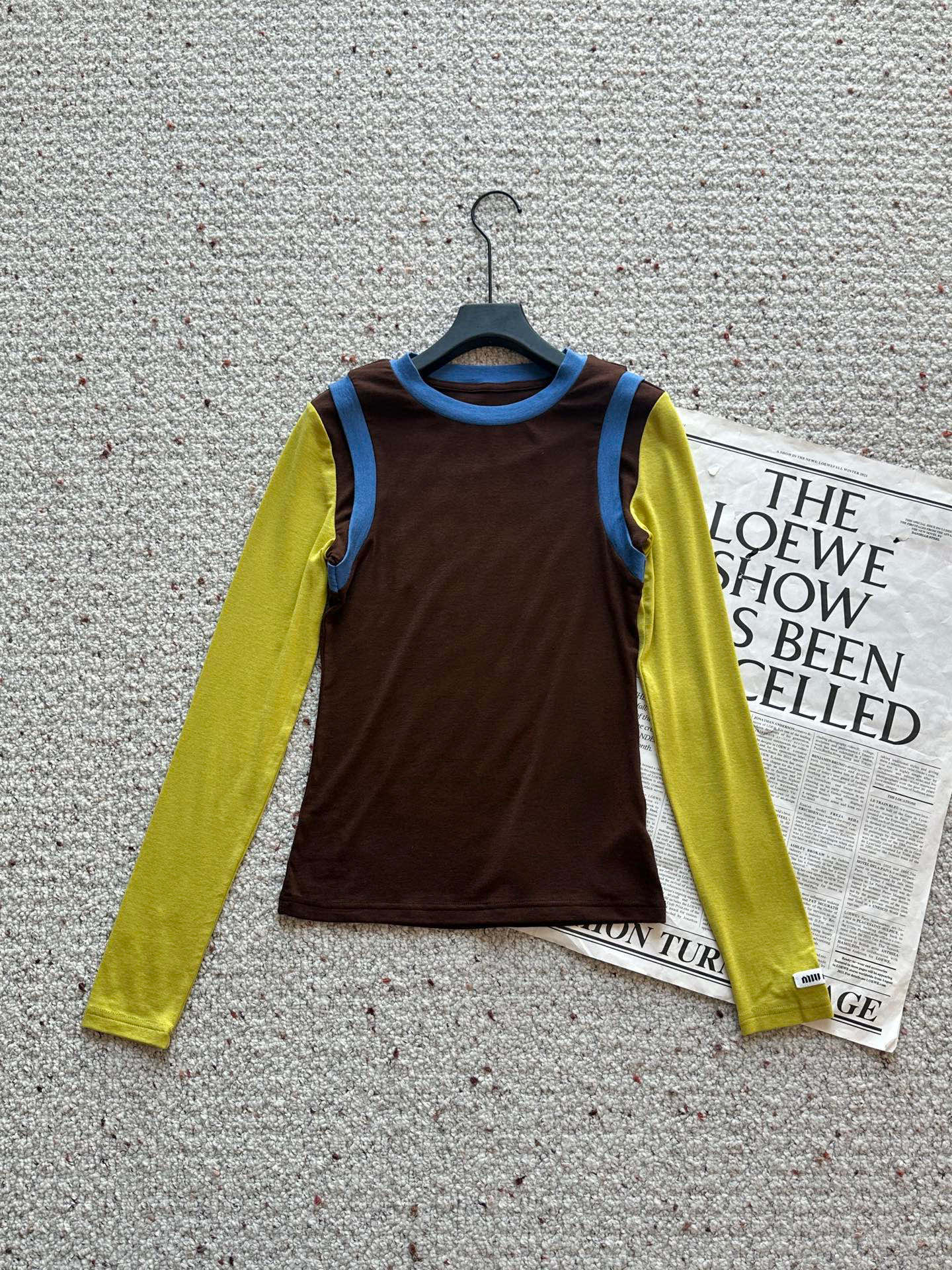 🛒𝐍𝐄𝐖 · 𝟐𝟎𝟐5/爆款现货设计师 原创｜2025新款天丝羊毛撞色打底衫云感舒适的系列！上身的触感谁