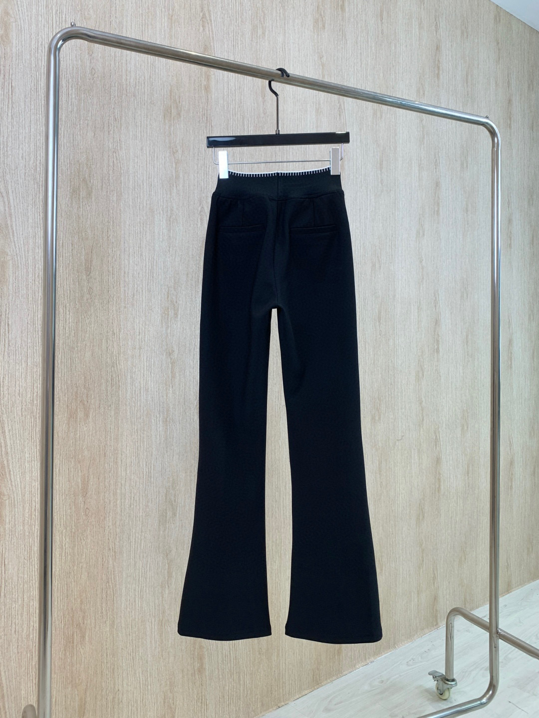 🛒𝐍𝐄𝐖 · 𝟐𝟎𝟐5/爆款现货原单品质 MM6｜25新品微喇弹力休闲裤！定制版型 极简黑白主义风法式优