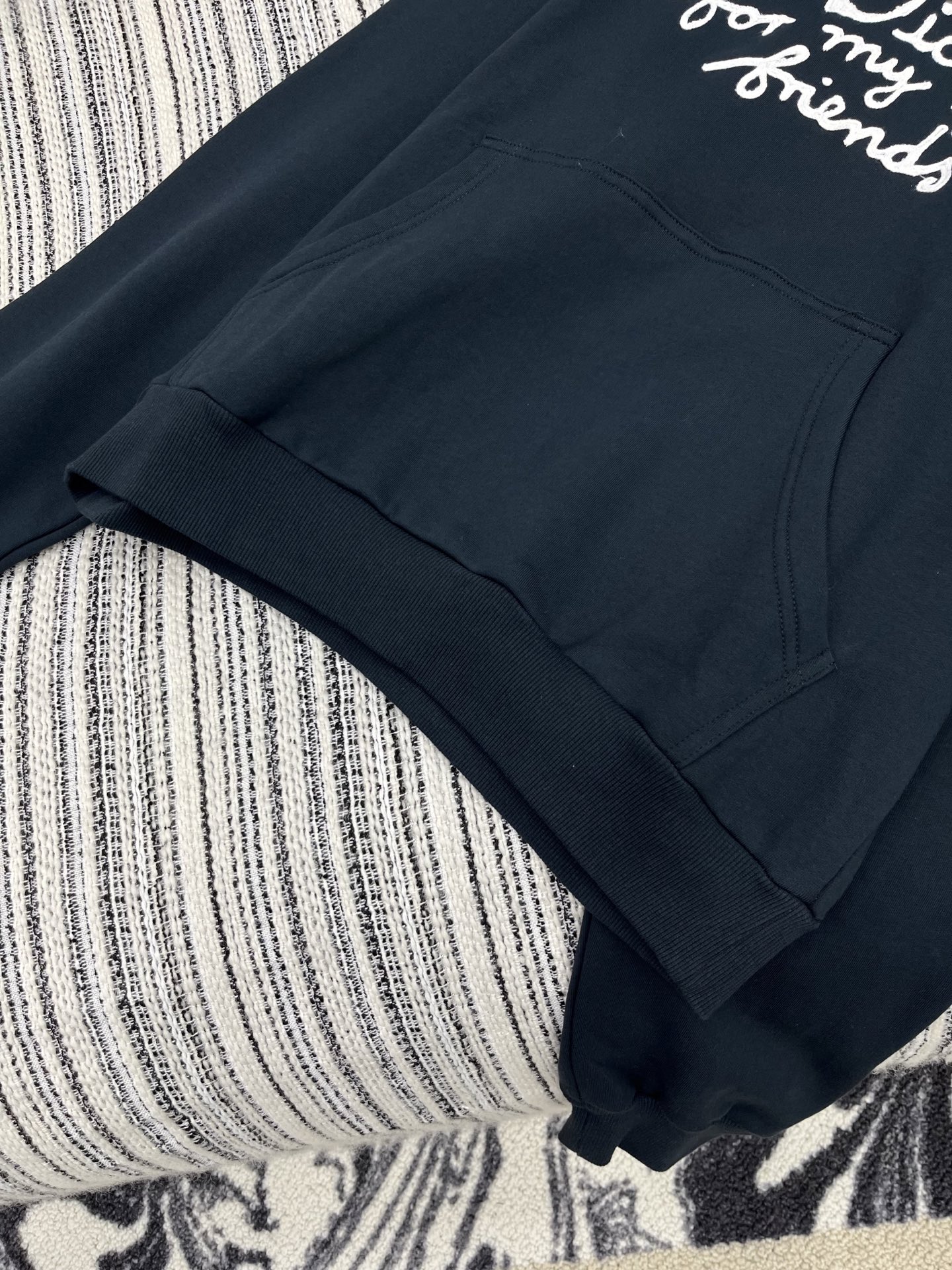 🛒𝐍𝐄𝐖 · 𝟐𝟎𝟐5/爆款现货【原版定制】Dio*｜25秋冬经典立体撞色字母带帽加绒卫衣干净利落的裁剪