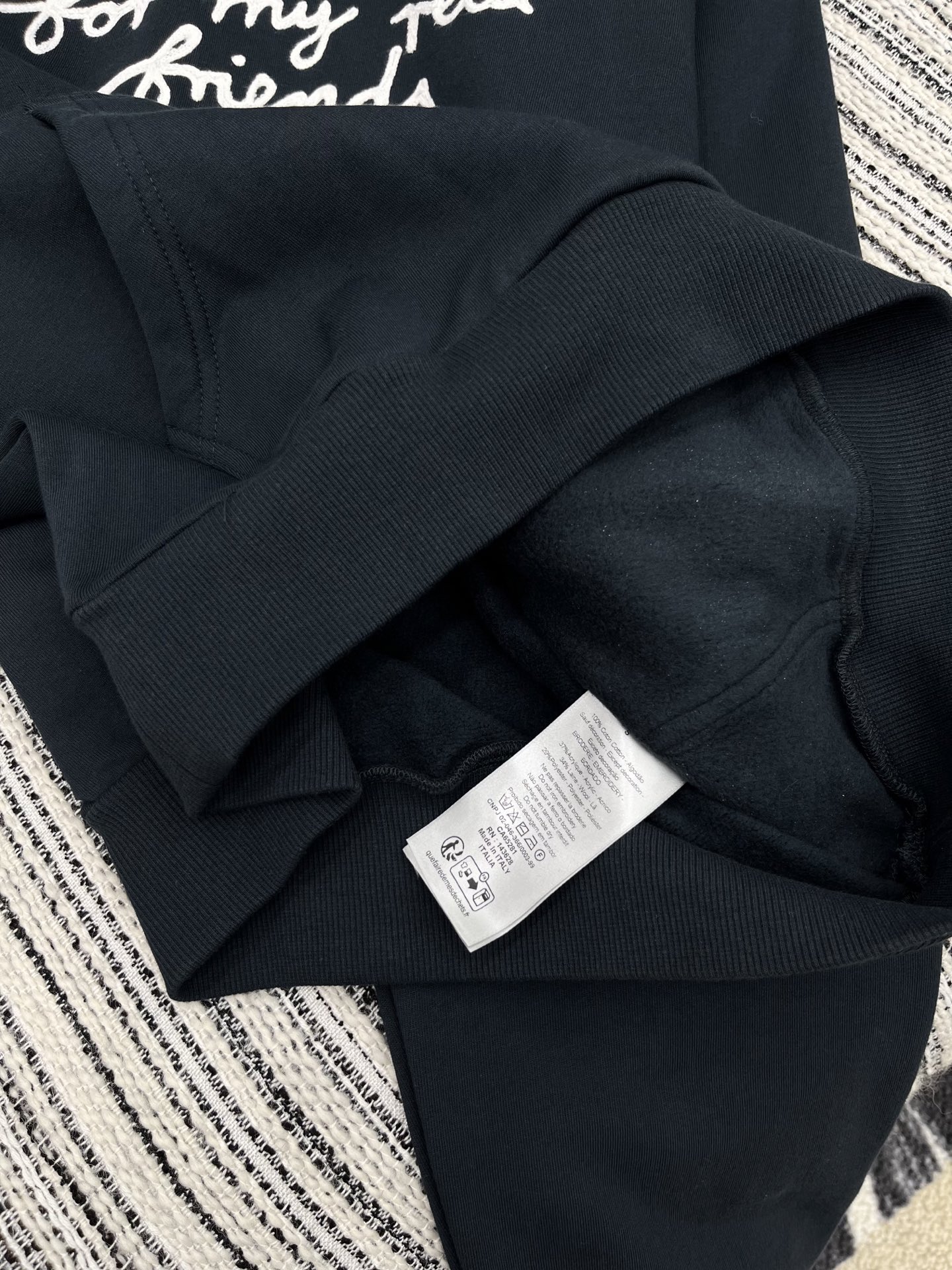 🛒𝐍𝐄𝐖 · 𝟐𝟎𝟐5/爆款现货【原版定制】Dio*｜25秋冬经典立体撞色字母带帽加绒卫衣干净利落的裁剪