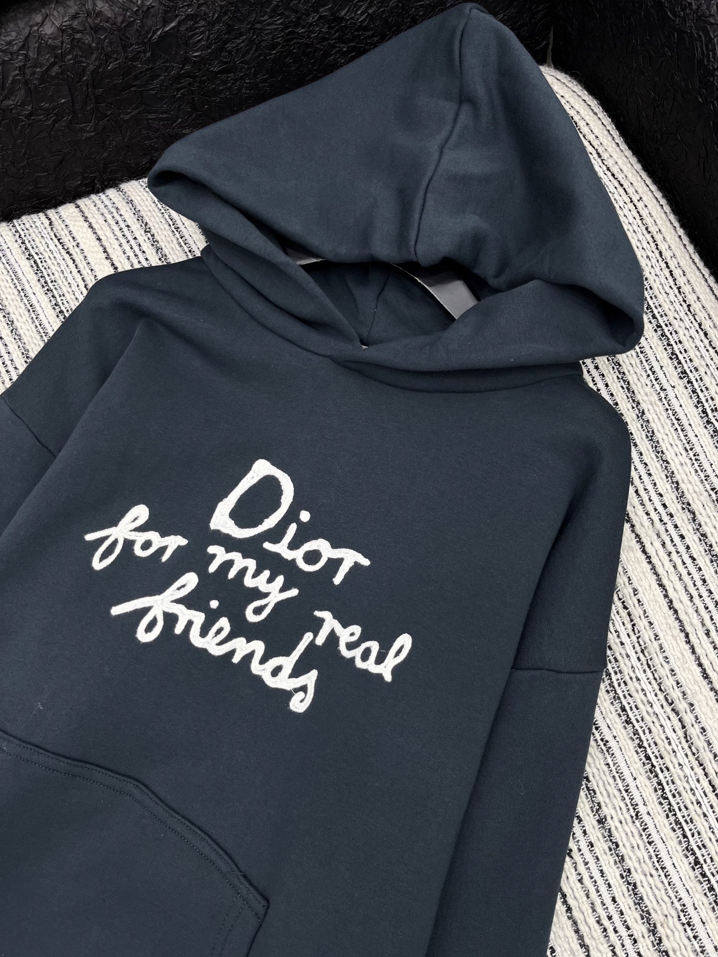 🛒𝐍𝐄𝐖 · 𝟐𝟎𝟐5/爆款现货【原版定制】Dio*｜25秋冬经典立体撞色字母带帽加绒卫衣干净利落的裁剪