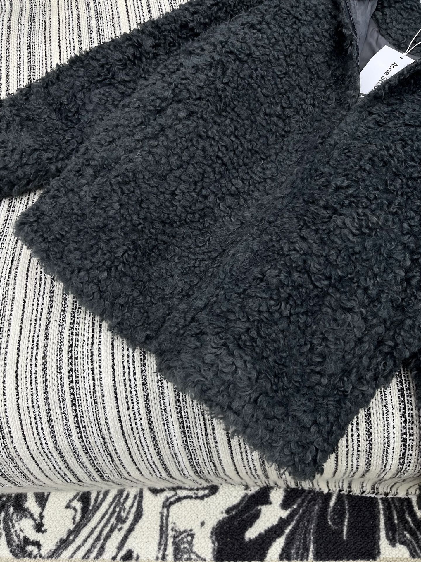 🛒𝐍𝐄𝐖 · 𝟐𝟎𝟐5/爆款现货原单品质 Acn*｜25秋冬毛茸茸外套霸气侧漏的单品，经典灰色系，以常规