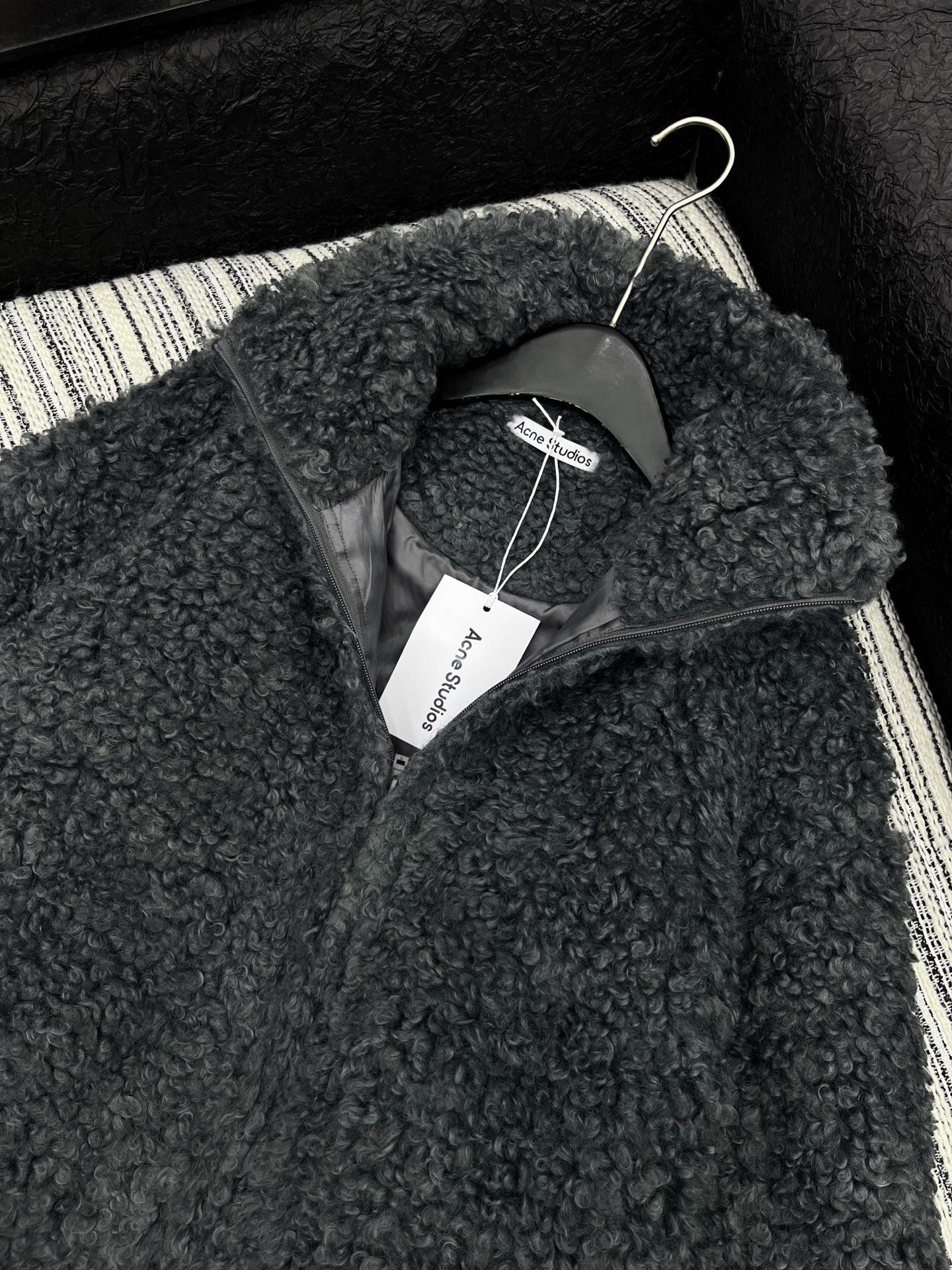 🛒𝐍𝐄𝐖 · 𝟐𝟎𝟐5/爆款现货原单品质 Acn*｜25秋冬毛茸茸外套霸气侧漏的单品，经典灰色系，以常规