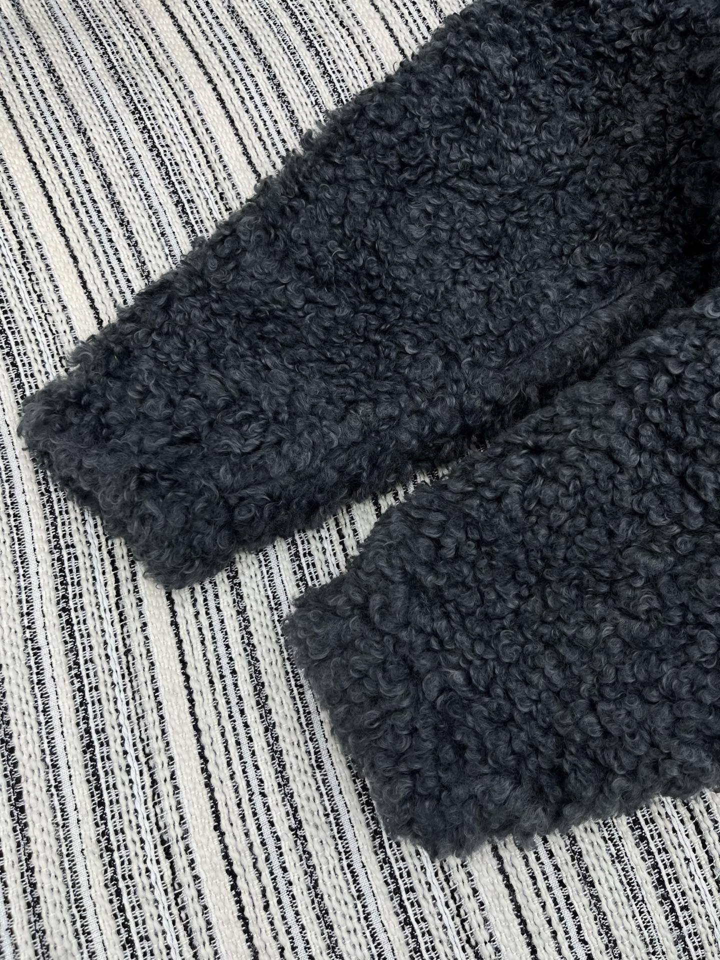 🛒𝐍𝐄𝐖 · 𝟐𝟎𝟐5/爆款现货原单品质 Acn*｜25秋冬毛茸茸外套霸气侧漏的单品，经典灰色系，以常规