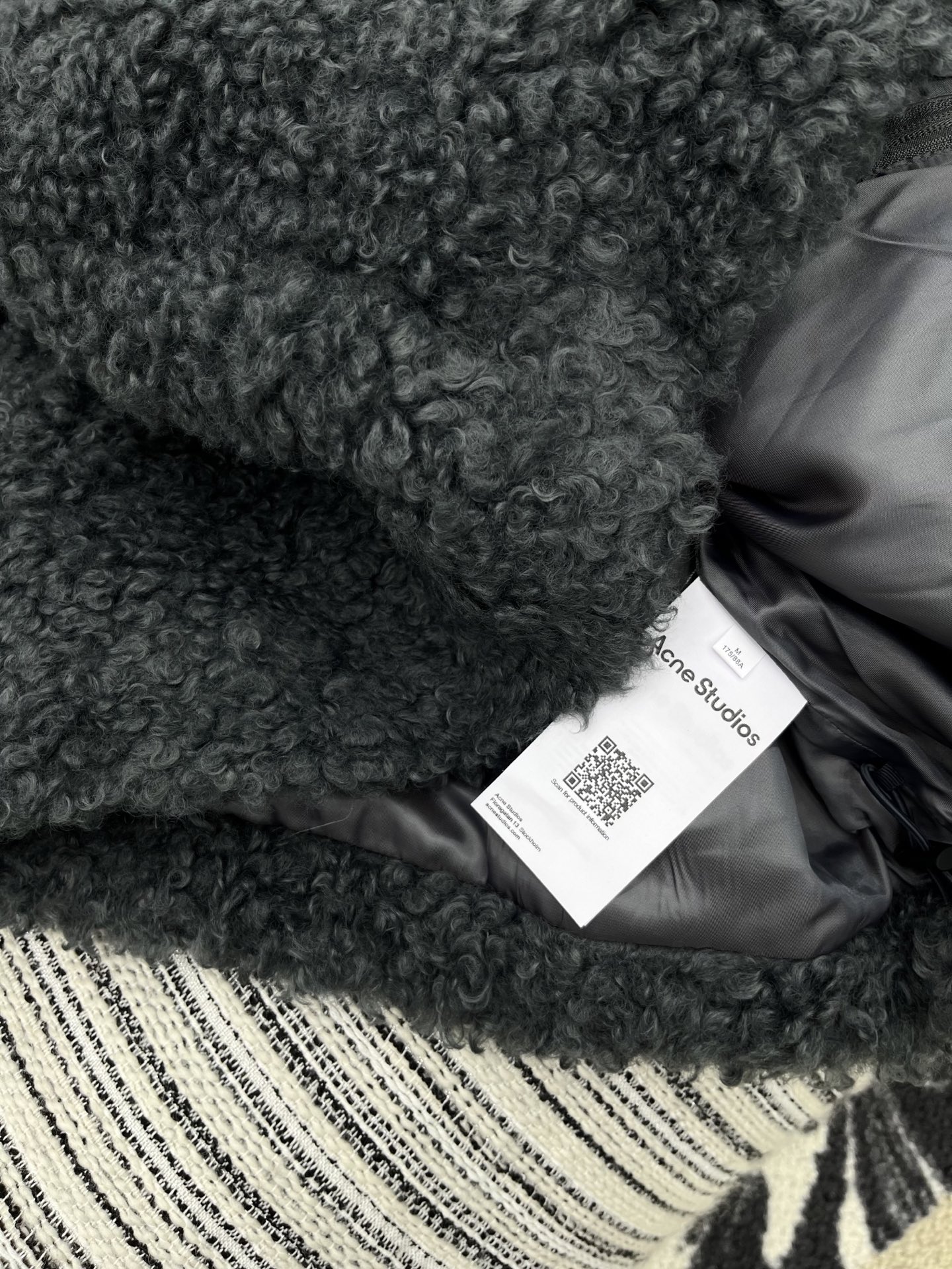 🛒𝐍𝐄𝐖 · 𝟐𝟎𝟐5/爆款现货原单品质 Acn*｜25秋冬毛茸茸外套霸气侧漏的单品，经典灰色系，以常规