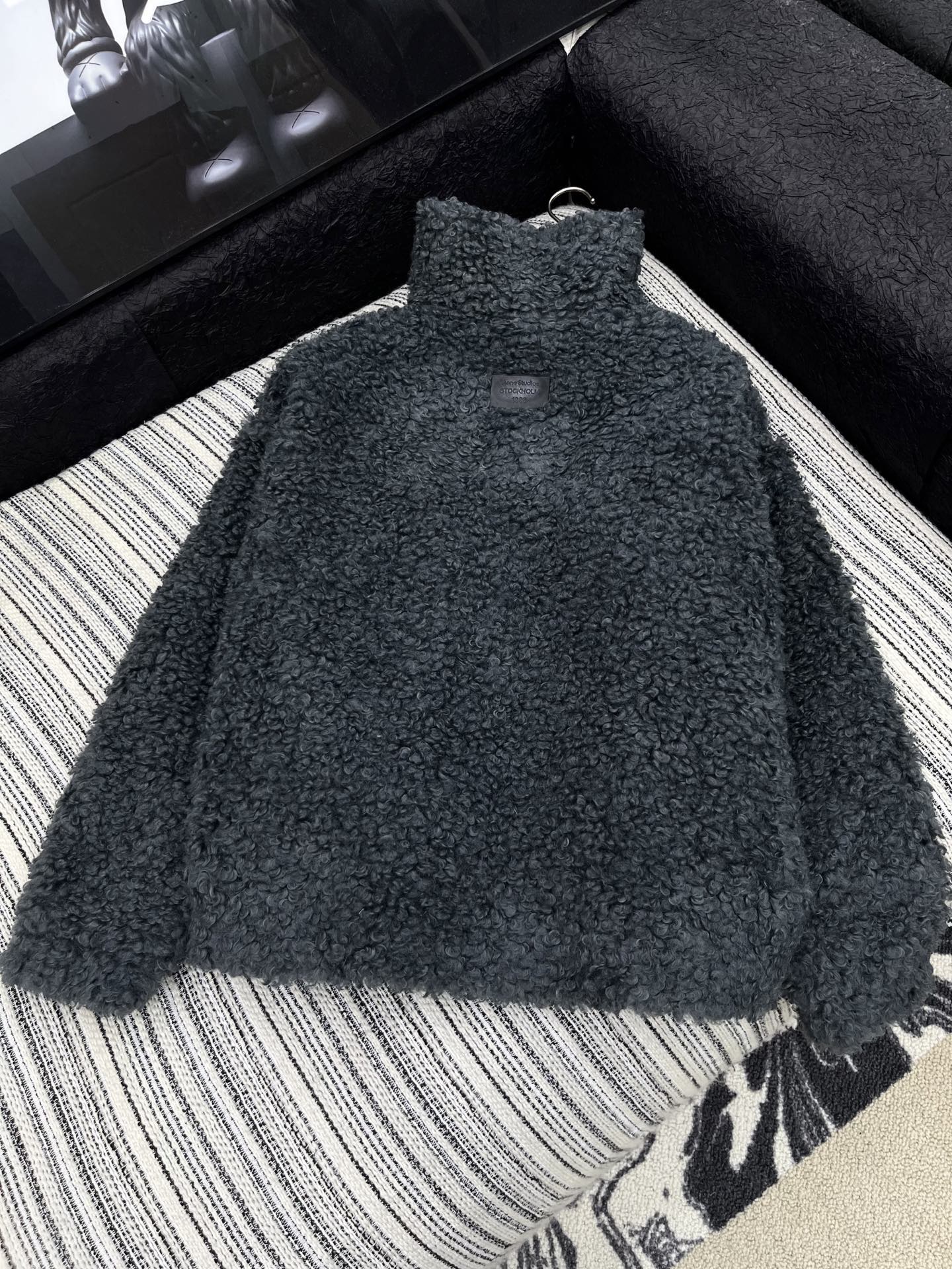 🛒𝐍𝐄𝐖 · 𝟐𝟎𝟐5/爆款现货原单品质 Acn*｜25秋冬毛茸茸外套霸气侧漏的单品，经典灰色系，以常规