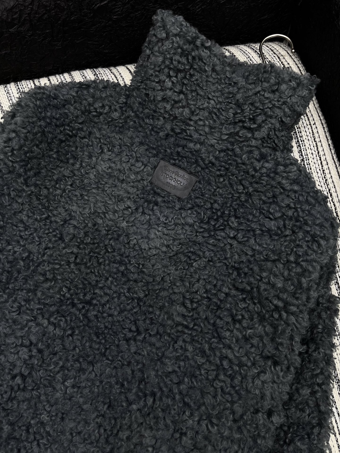 🛒𝐍𝐄𝐖 · 𝟐𝟎𝟐5/爆款现货原单品质 Acn*｜25秋冬毛茸茸外套霸气侧漏的单品，经典灰色系，以常规