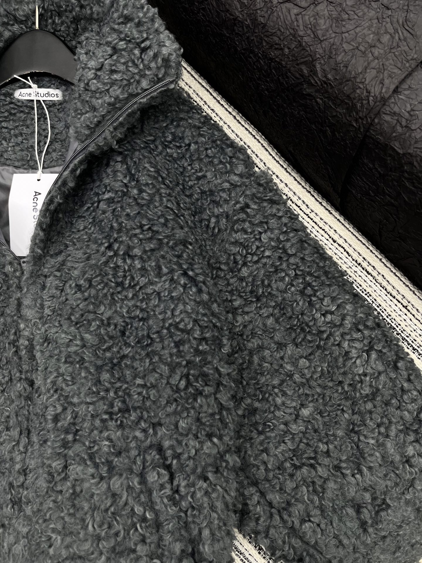 🛒𝐍𝐄𝐖 · 𝟐𝟎𝟐5/爆款现货原单品质 Acn*｜25秋冬毛茸茸外套霸气侧漏的单品，经典灰色系，以常规
