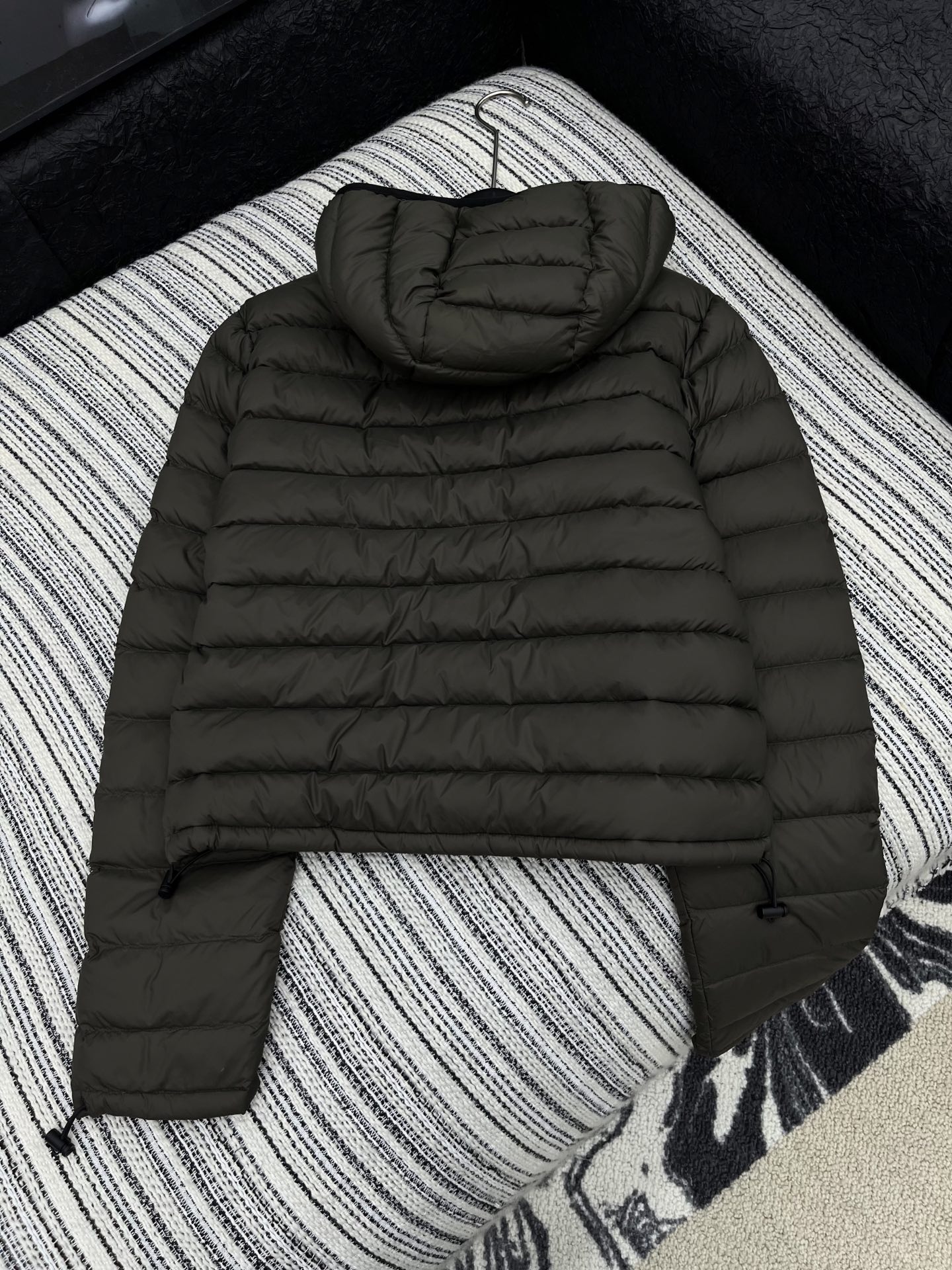 🛒𝐍𝐄𝐖 · 𝟐𝟎𝟐5/爆款现货【原版订制】Miu Mi *｜25秋冬带帽羽绒服外套面包服设计 90鹅绒