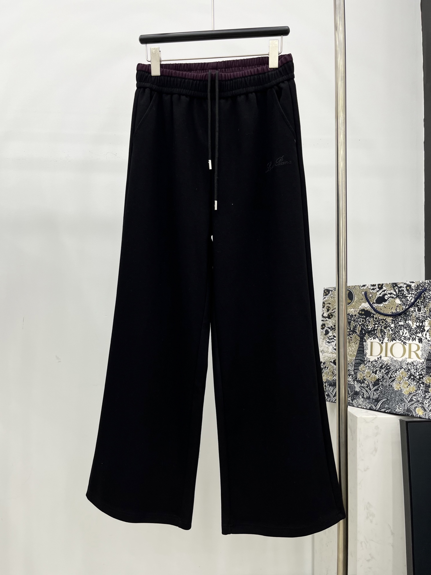 🛒𝐍𝐄𝐖 · 𝟐𝟎𝟐5/爆款现货原单品质 LP｜撞色拼接休闲套装修身双拉链上衣，搭配休闲松紧长裤，定制面