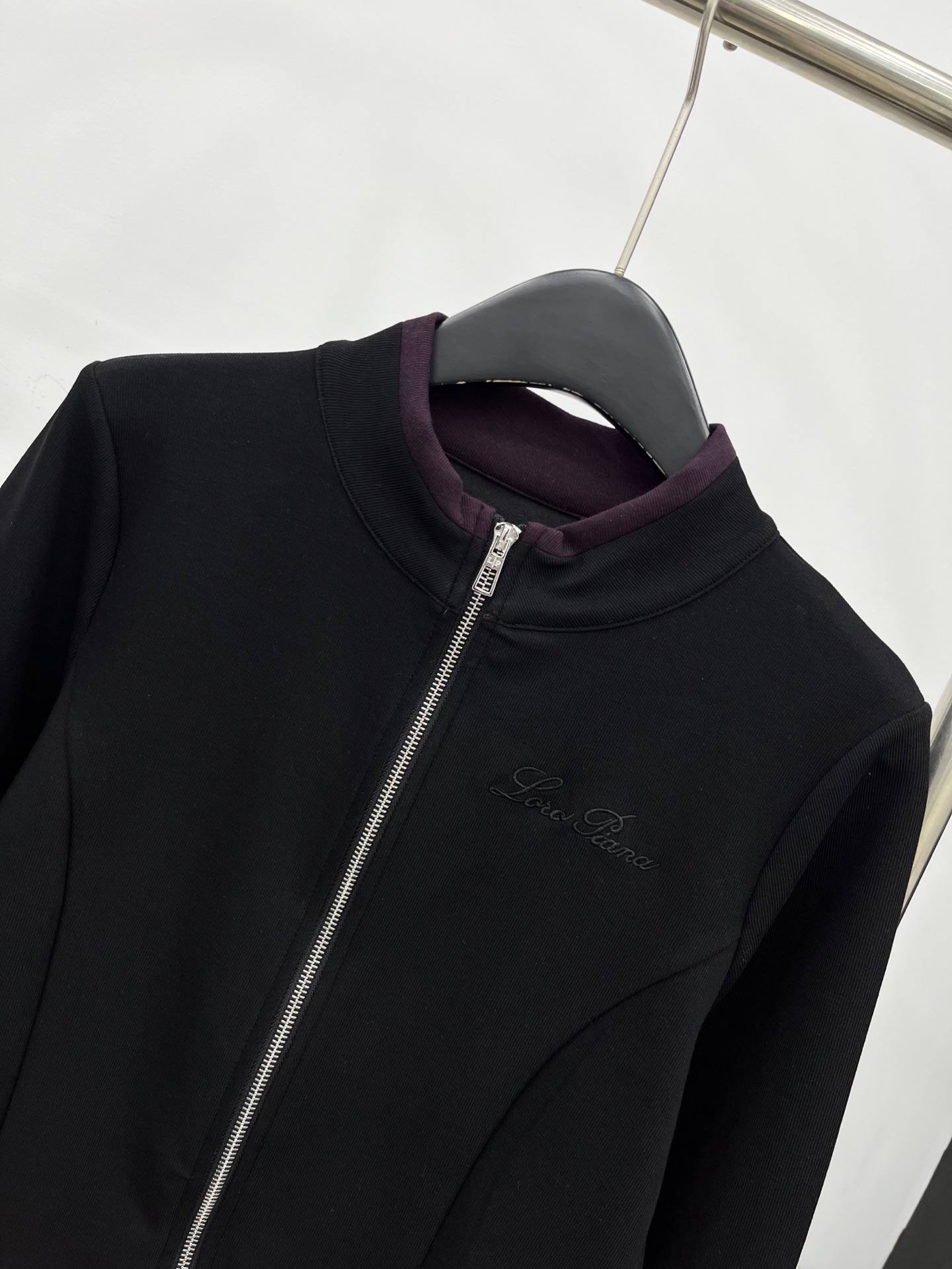 🛒𝐍𝐄𝐖 · 𝟐𝟎𝟐5/爆款现货原单品质 LP｜撞色拼接休闲套装修身双拉链上衣，搭配休闲松紧长裤，定制面