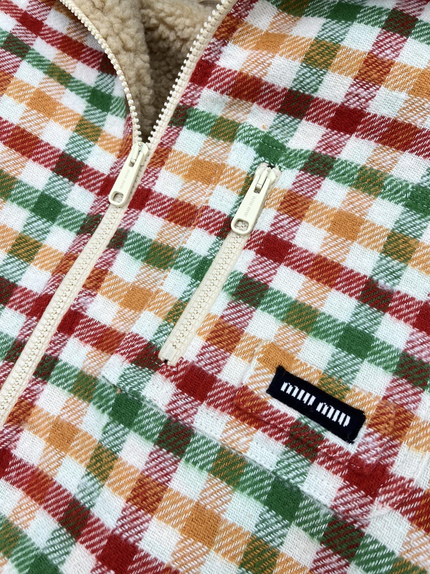 🛒𝐍𝐄𝐖 · 𝟐𝟎𝟐5/爆款现货【原版定制】Miu Mi*｜25秋冬新品 字母徽标泰迪绒内里翻领拉链夹克