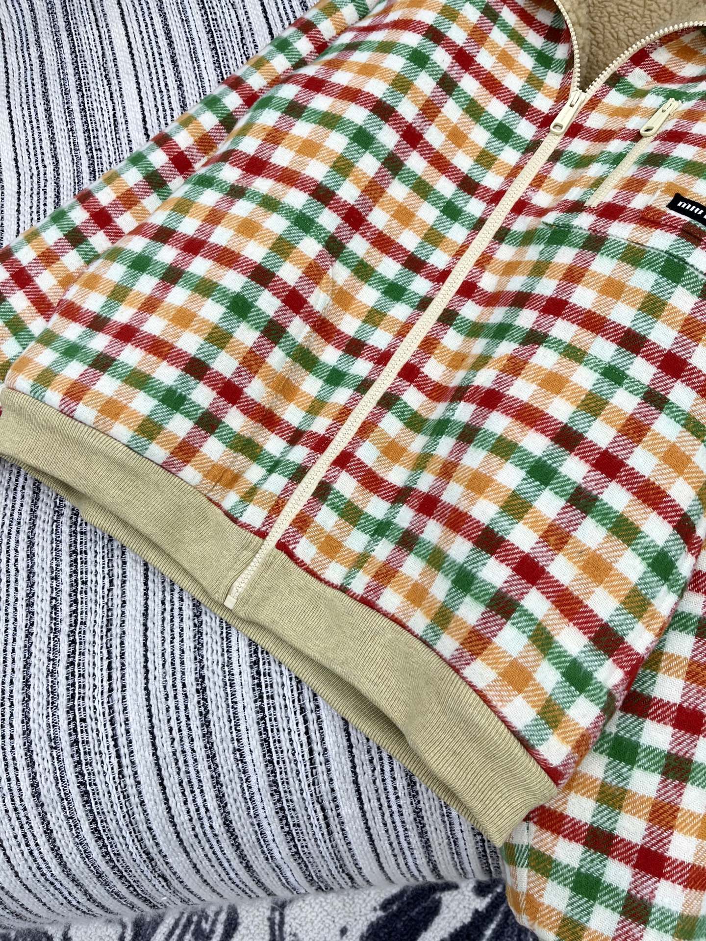 🛒𝐍𝐄𝐖 · 𝟐𝟎𝟐5/爆款现货【原版定制】Miu Mi*｜25秋冬新品 字母徽标泰迪绒内里翻领拉链夹克