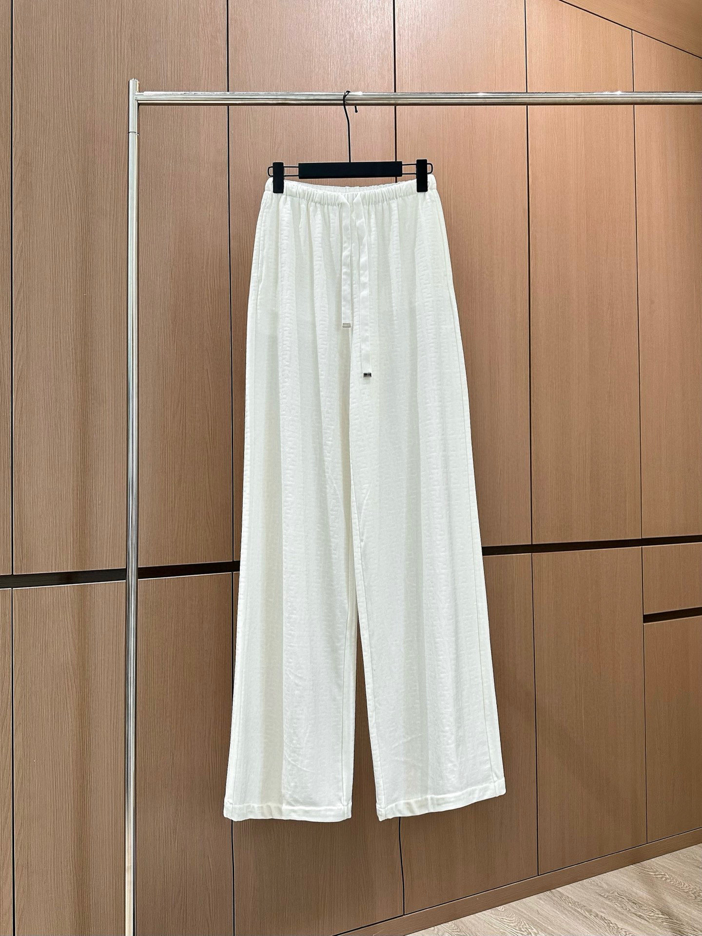 🛒𝐍𝐄𝐖 · 𝟐𝟎𝟐5/爆款现货设计师 原创｜FF字母松紧腰头休闲裤高品质面料质感柔软细腻舒适。气质百搭