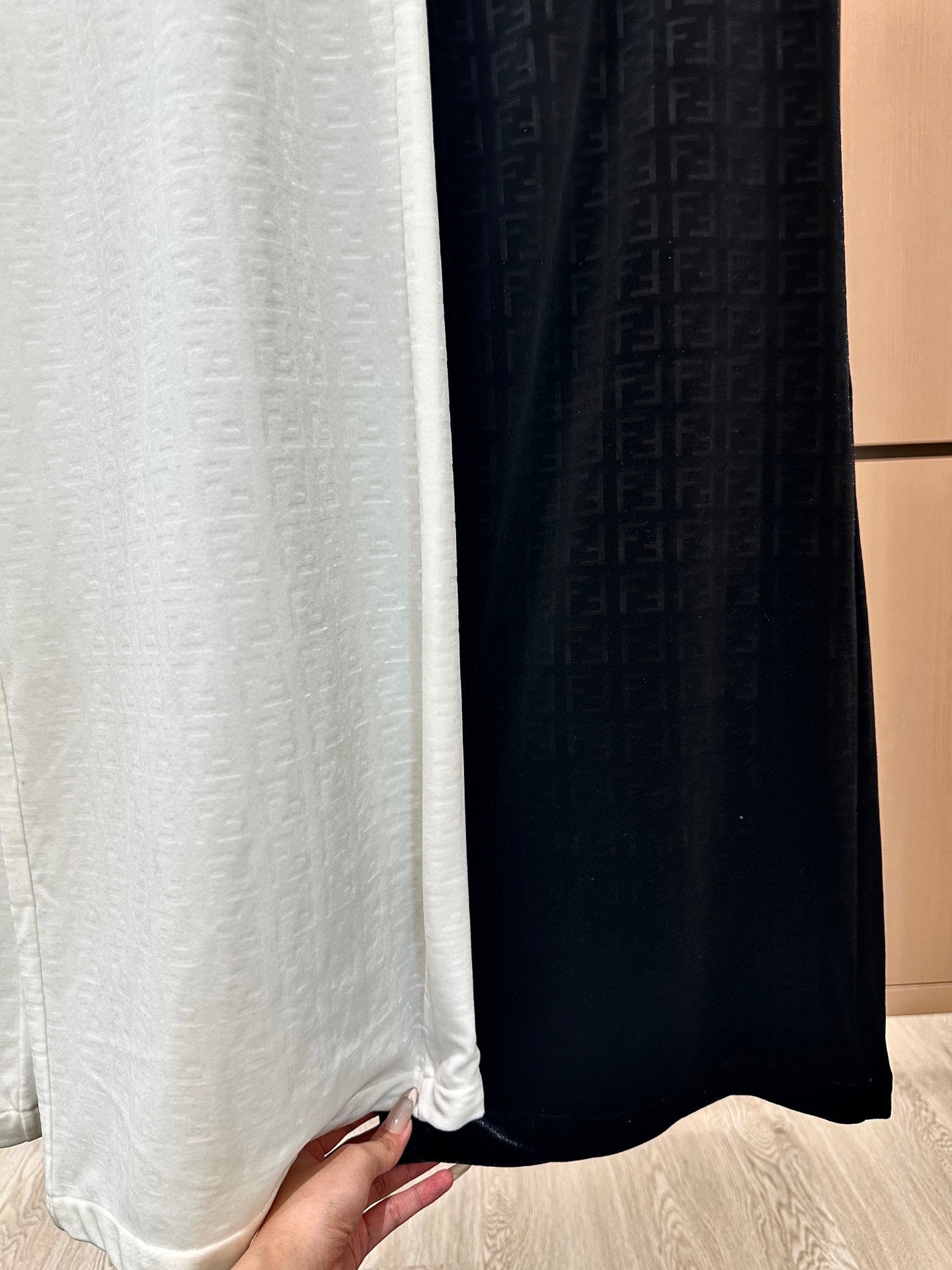 🛒𝐍𝐄𝐖 · 𝟐𝟎𝟐5/爆款现货设计师 原创｜FF字母松紧腰头休闲裤高品质面料质感柔软细腻舒适。气质百搭