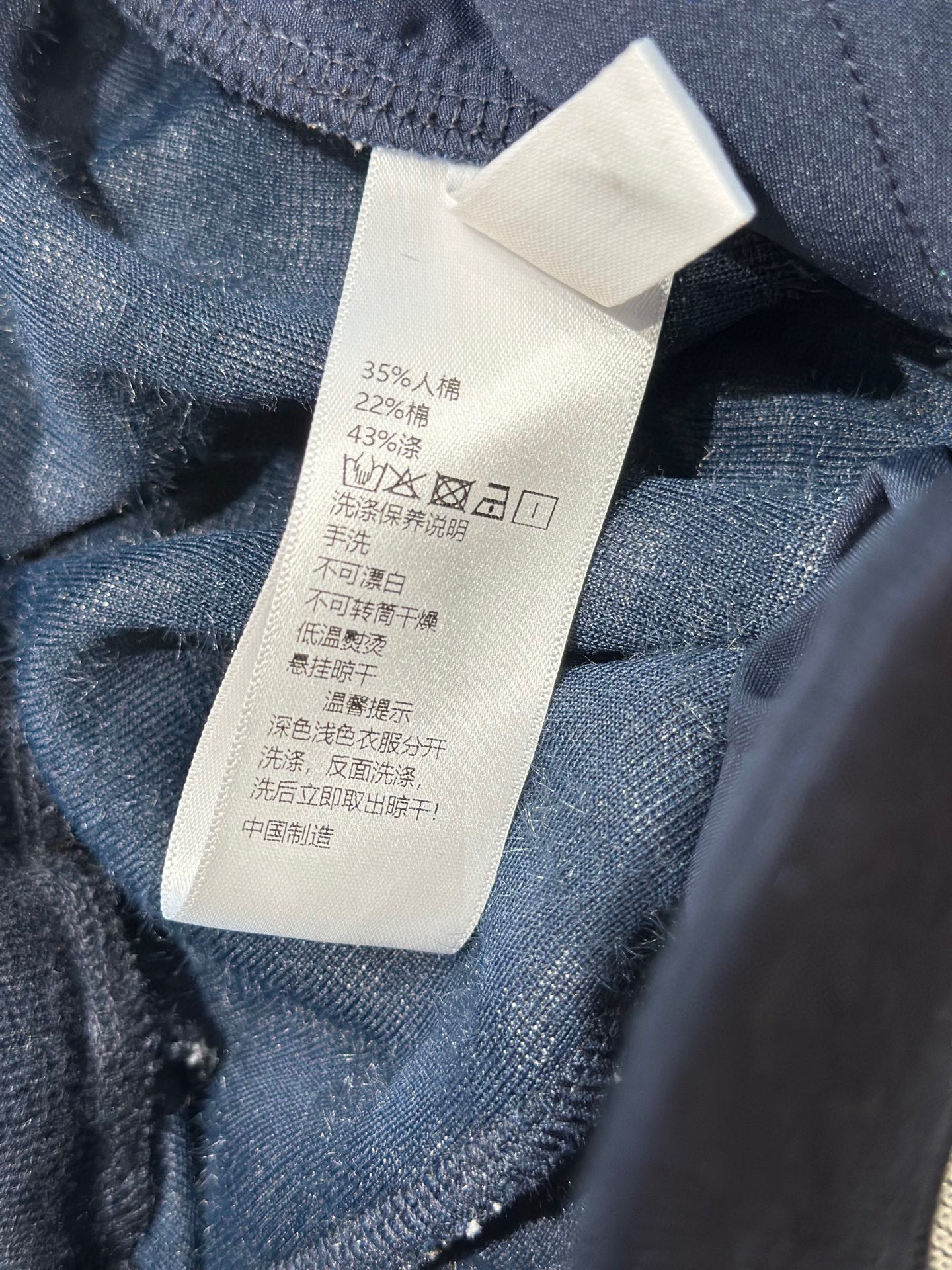 🛒𝐍𝐄𝐖 · 𝟐𝟎𝟐5/爆款现货设计师 原创｜撞色腰头抽绳条纹休闲裤高品质面料质感柔软细腻舒适。撞色刺绣