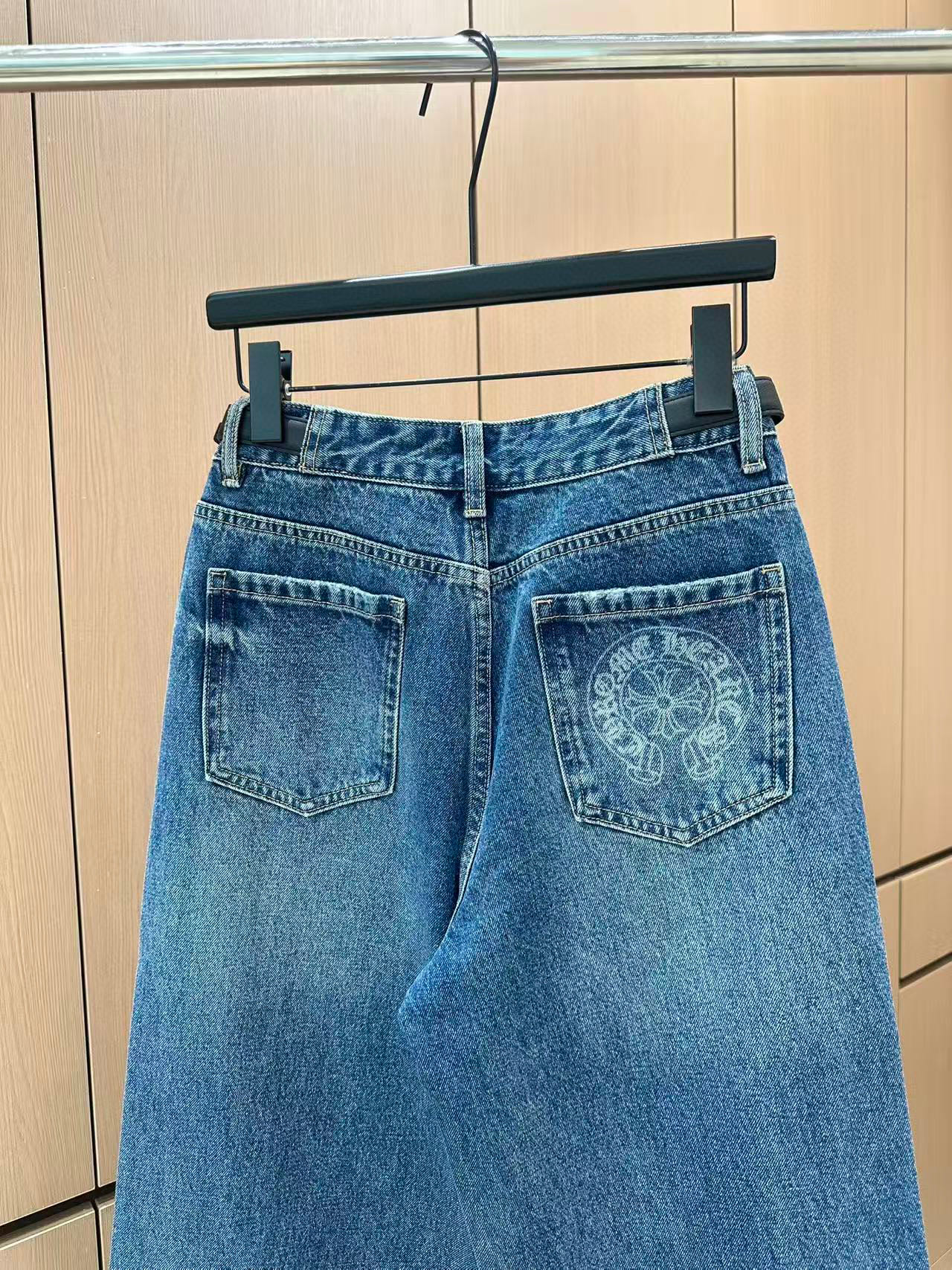 🛒𝐍𝐄𝐖 · 𝟐𝟎𝟐5/爆款现货设计师 原创｜女神同款侧腰带牛仔裤 这款牛仔裤选用优质面料，工艺洗水， 