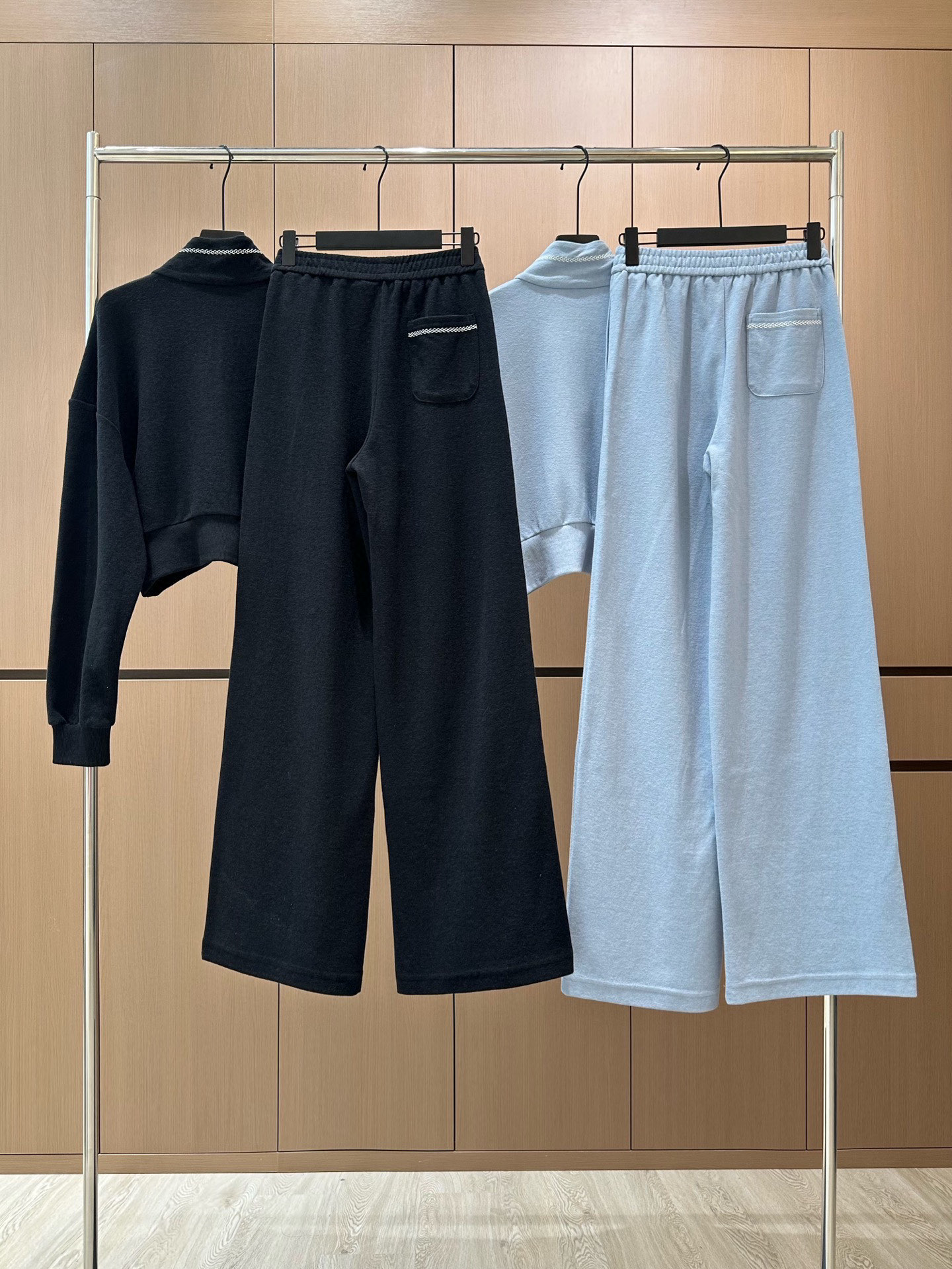 🛒𝐍𝐄𝐖 · 𝟐𝟎𝟐5/爆款现货设计师 原创｜半拉链休闲套装立领半拉链休闲卫衣，搭配阔腿休闲裤，定制面料