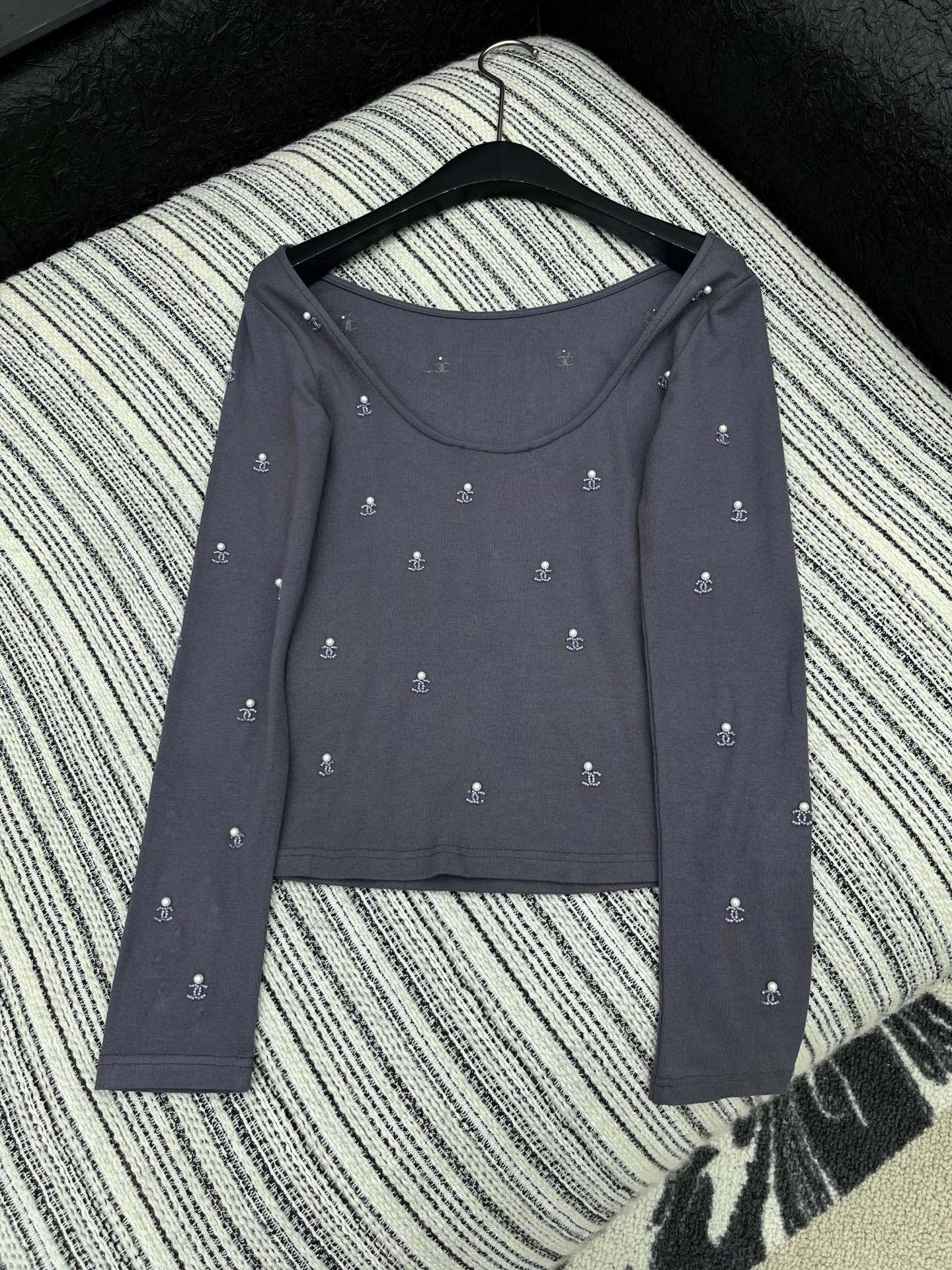 🛒𝐍𝐄𝐖 · 𝟐𝟎𝟐5/爆款现货原单品质 Chan*｜2025新款高弹力打底衫云感舒适系列！上身的触感谁