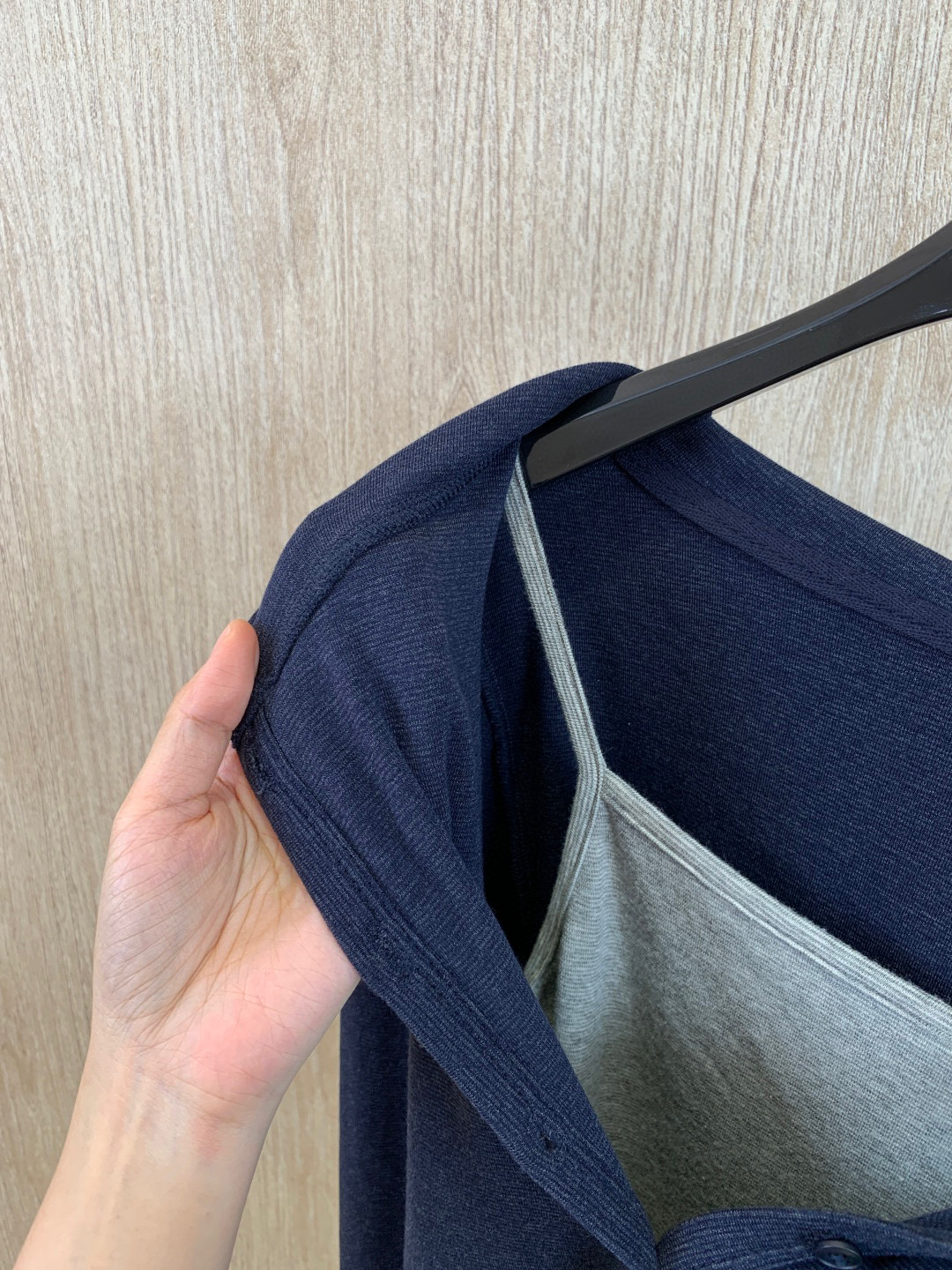 🛒𝐍𝐄𝐖 · 𝟐𝟎𝟐5/爆款现货克罗星｜2025新款戴帽撞色打底衫云感舒适的系列！上身的触感谁穿谁知道的