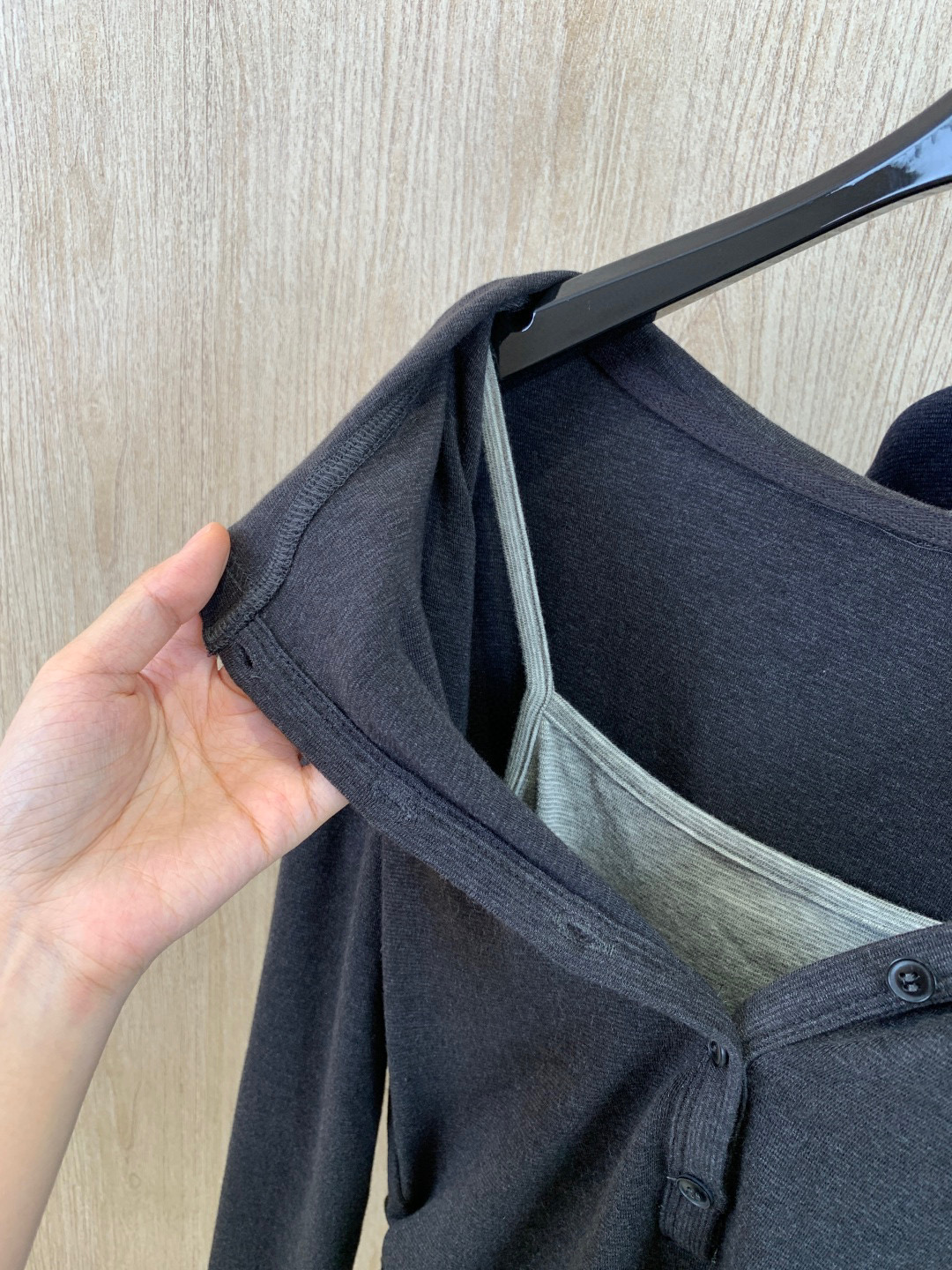 🛒𝐍𝐄𝐖 · 𝟐𝟎𝟐5/爆款现货克罗星｜2025新款戴帽撞色打底衫云感舒适的系列！上身的触感谁穿谁知道的