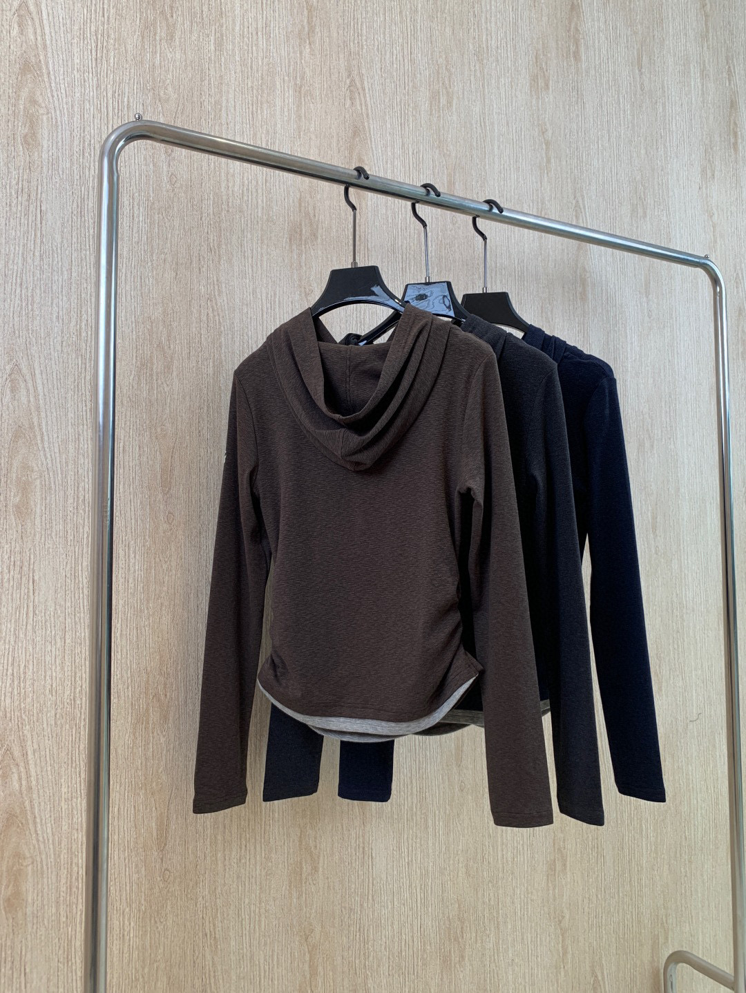 🛒𝐍𝐄𝐖 · 𝟐𝟎𝟐5/爆款现货克罗星｜2025新款戴帽撞色打底衫云感舒适的系列！上身的触感谁穿谁知道的