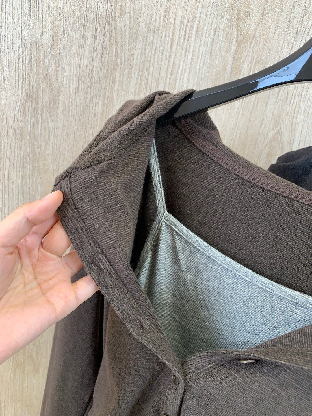 🛒𝐍𝐄𝐖 · 𝟐𝟎𝟐5/爆款现货克罗星｜2025新款戴帽撞色打底衫云感舒适的系列！上身的触感谁穿谁知道的