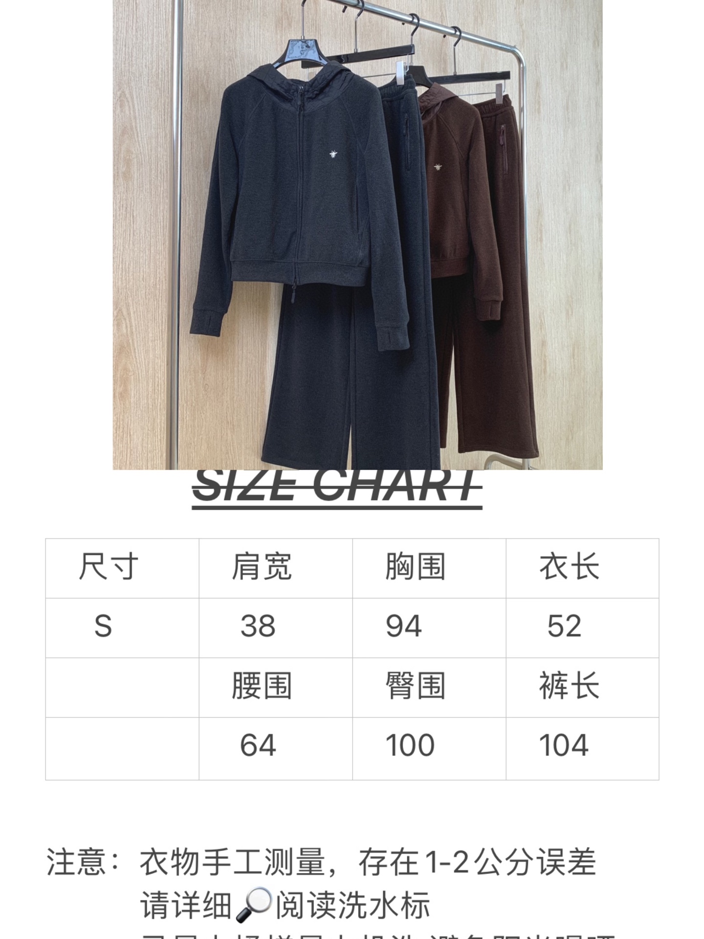 🛒𝐍𝐄𝐖 · 𝟐𝟎𝟐5/爆款现货原单品质 原创｜小蜜蜂刺绣休闲套装带帽拼接卫衣外套，搭配休闲长裤，定制面