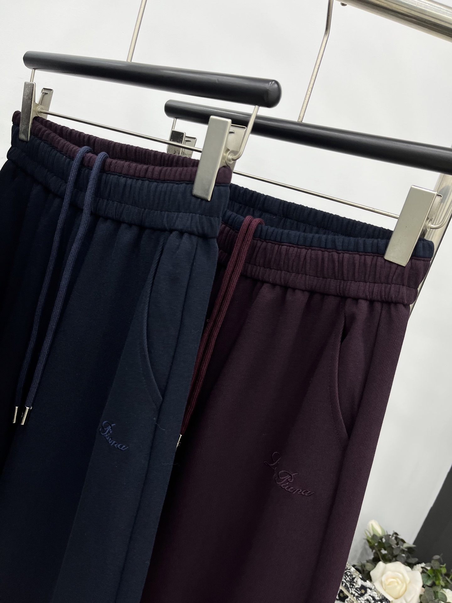 🛒𝐍𝐄𝐖 · 𝟐𝟎𝟐5/爆款现货原单品质 LP｜撞色拼接休闲套装修身双拉链上衣，搭配休闲松紧长裤，定制面