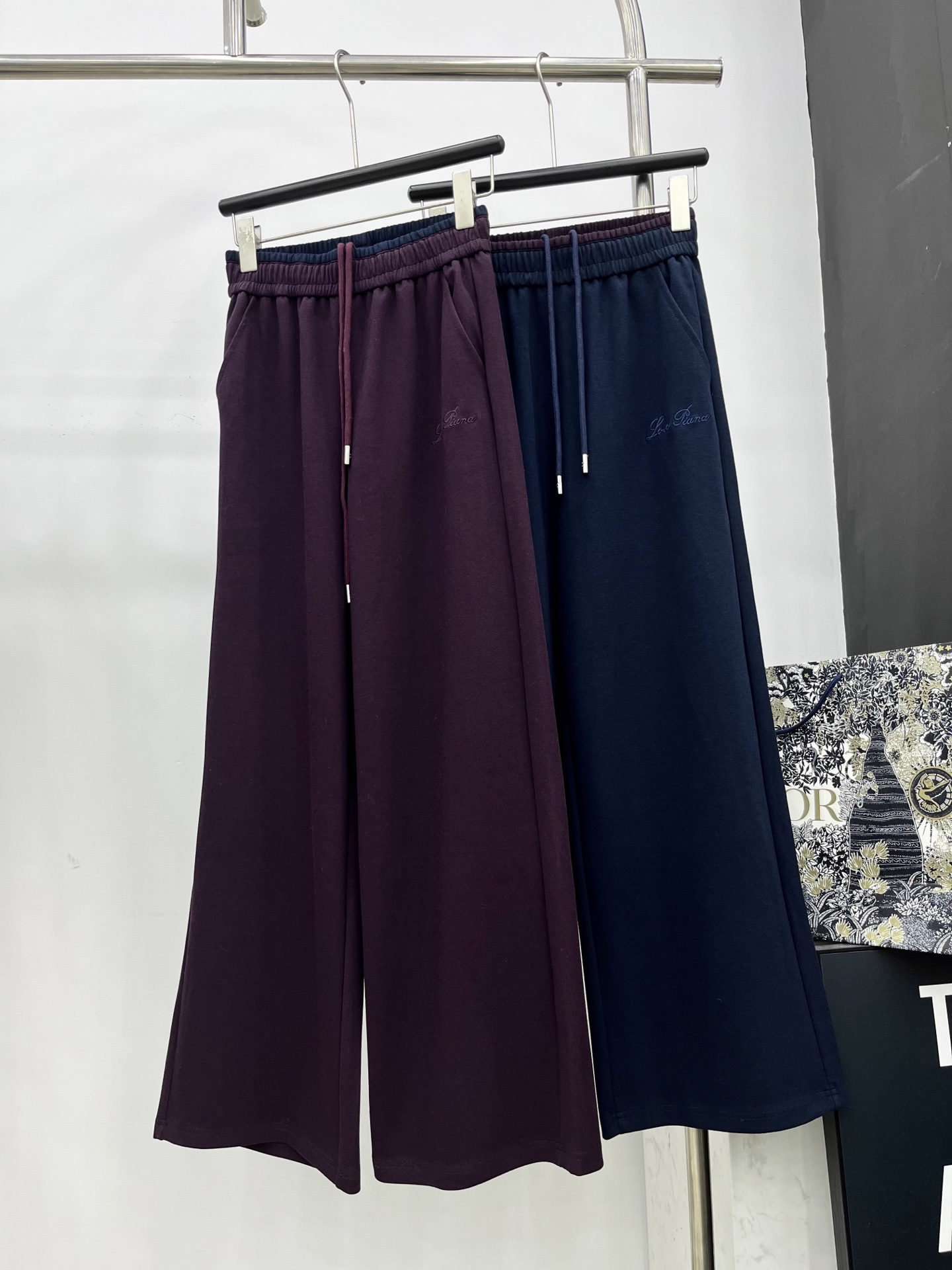 🛒𝐍𝐄𝐖 · 𝟐𝟎𝟐5/爆款现货原单品质 LP｜撞色拼接休闲套装修身双拉链上衣，搭配休闲松紧长裤，定制面