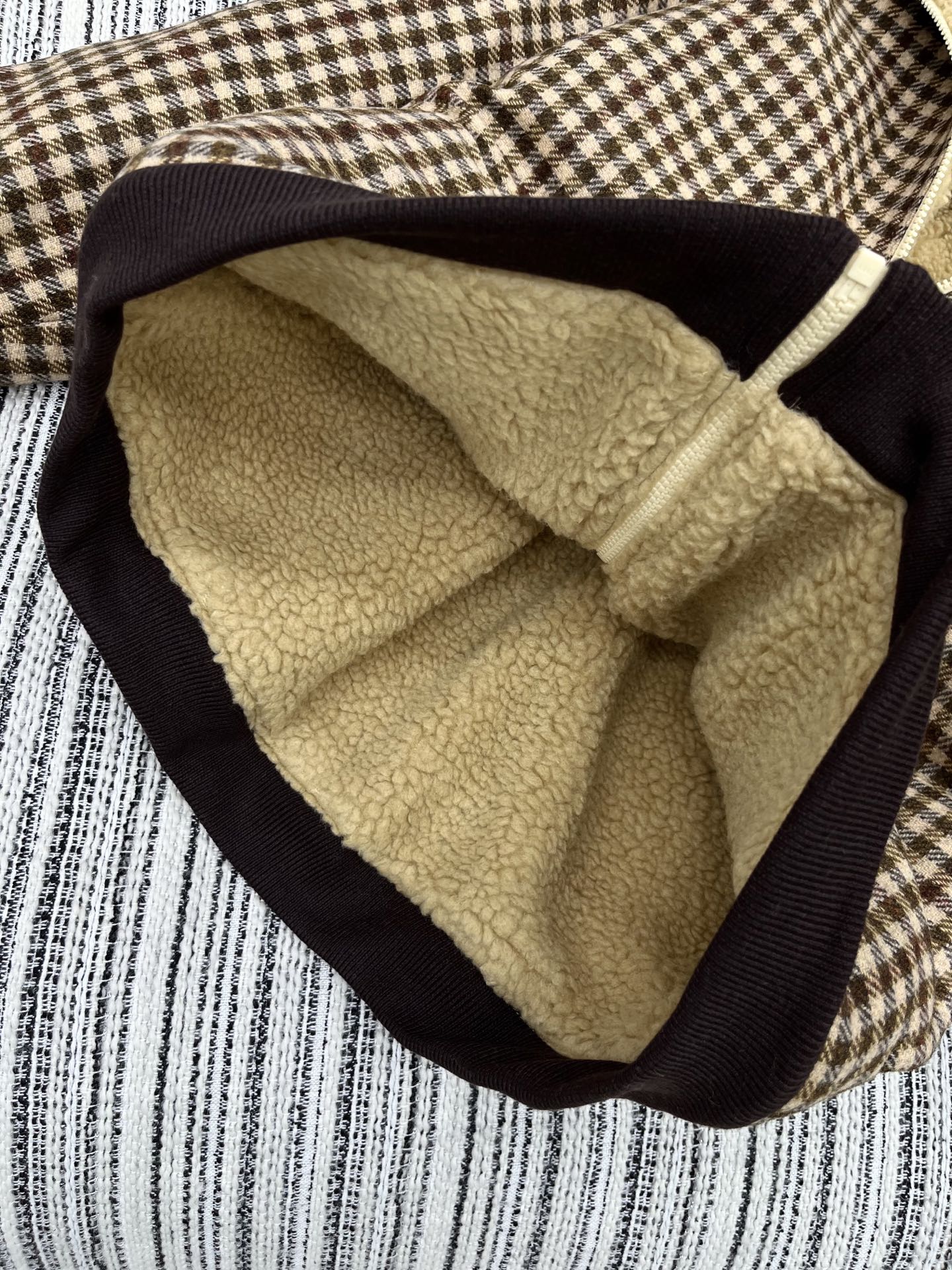 🛒𝐍𝐄𝐖 · 𝟐𝟎𝟐5/爆款现货【原版定制】Miu Mi*｜25秋冬新品 字母徽标泰迪绒内里翻领拉链夹克