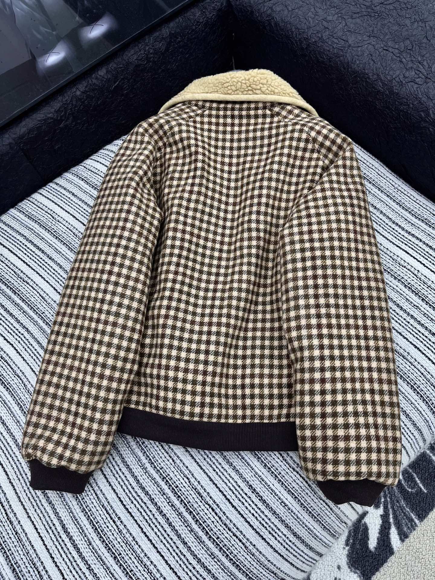 🛒𝐍𝐄𝐖 · 𝟐𝟎𝟐5/爆款现货【原版定制】Miu Mi*｜25秋冬新品 字母徽标泰迪绒内里翻领拉链夹克