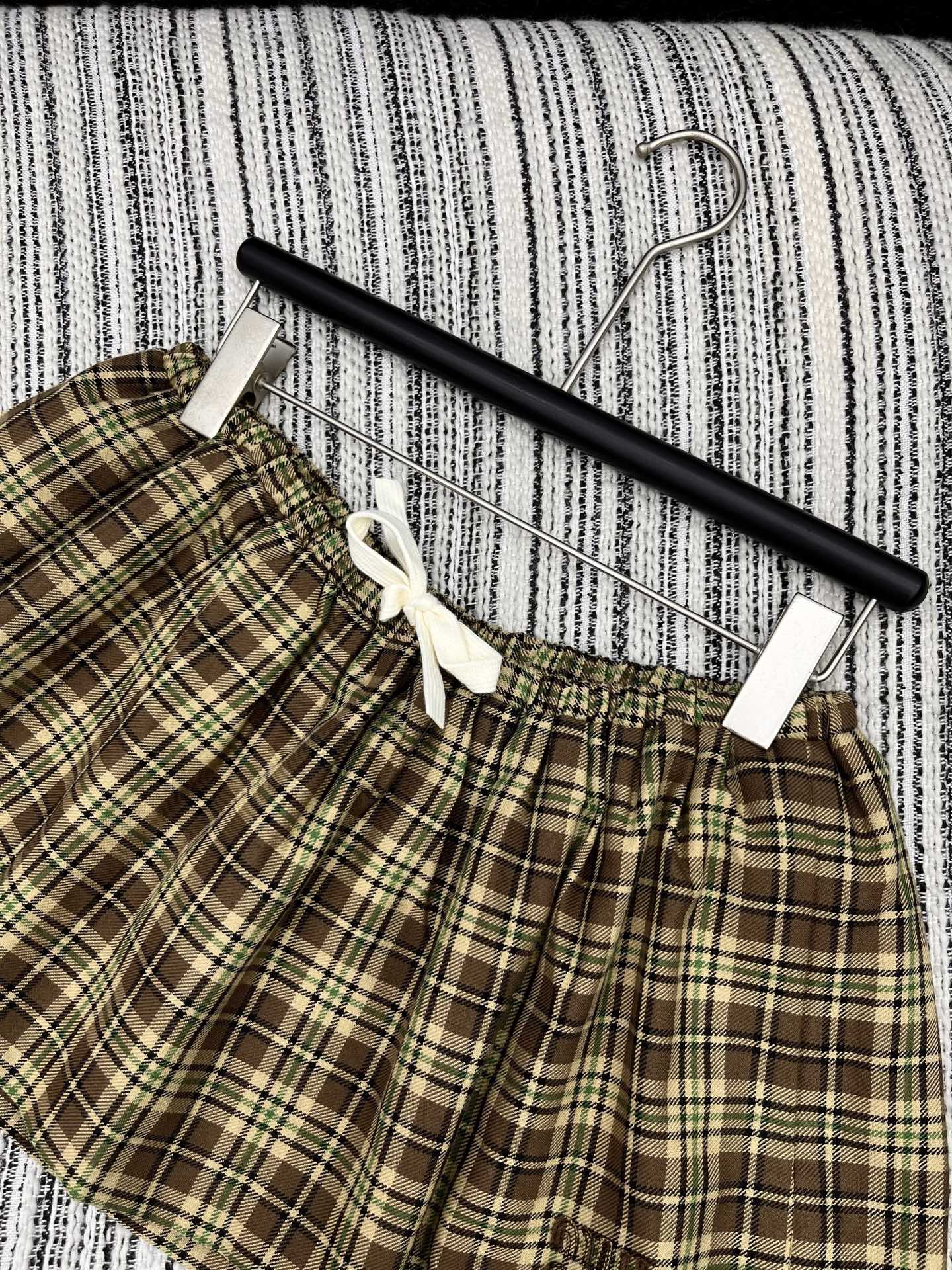 🛒𝐍𝐄𝐖 · 𝟐𝟎𝟐5/爆款现货【原版定制】 Miu Mi*｜25新款松紧腰抽绳格纹半裙爆单系列款 气质