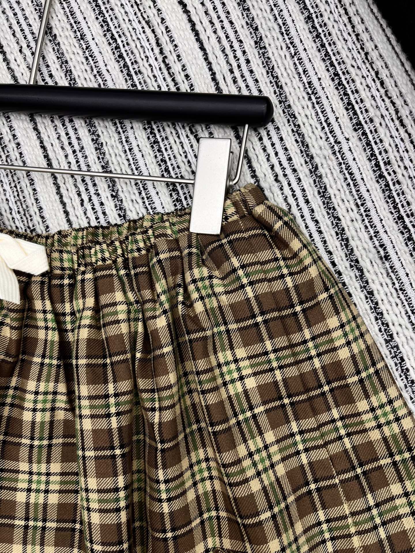 🛒𝐍𝐄𝐖 · 𝟐𝟎𝟐5/爆款现货【原版定制】 Miu Mi*｜25新款松紧腰抽绳格纹半裙爆单系列款 气质