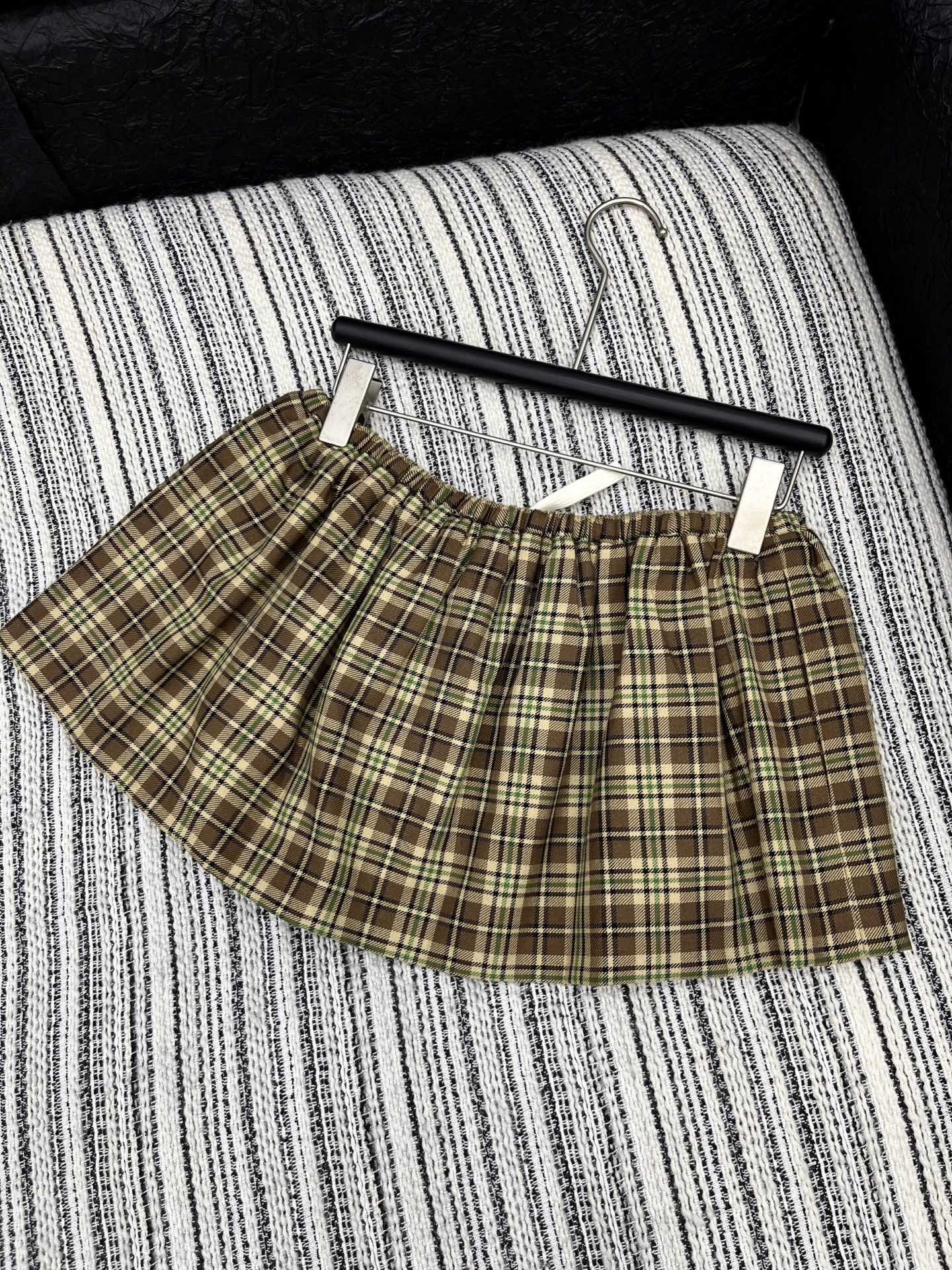 🛒𝐍𝐄𝐖 · 𝟐𝟎𝟐5/爆款现货【原版定制】 Miu Mi*｜25新款松紧腰抽绳格纹半裙爆单系列款 气质