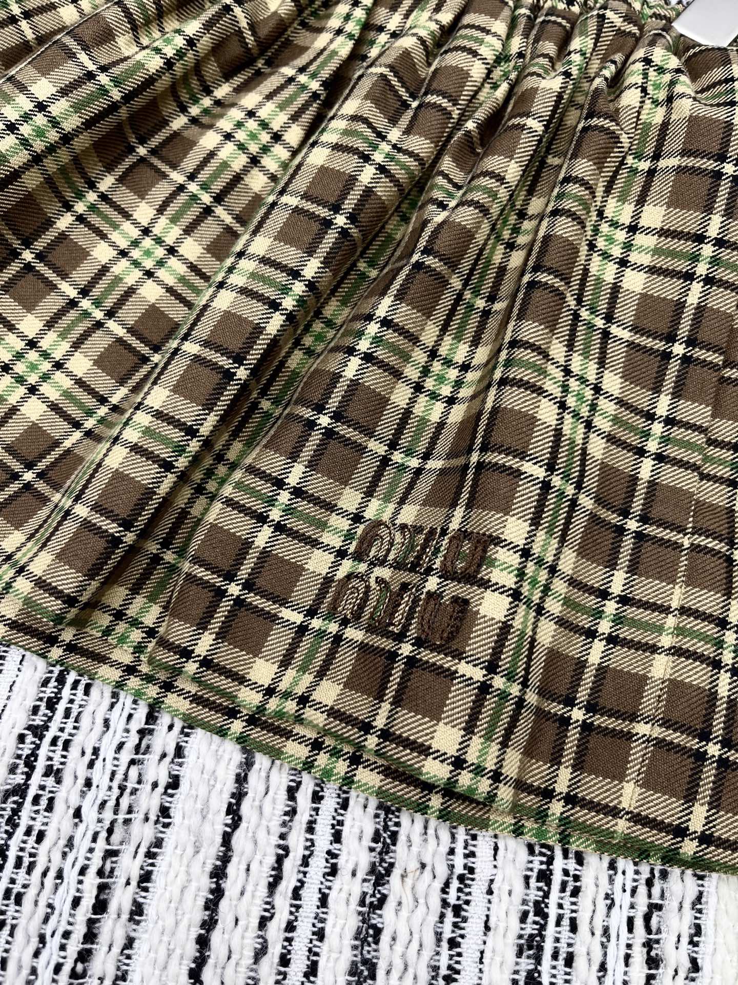 🛒𝐍𝐄𝐖 · 𝟐𝟎𝟐5/爆款现货【原版定制】 Miu Mi*｜25新款松紧腰抽绳格纹半裙爆单系列款 气质