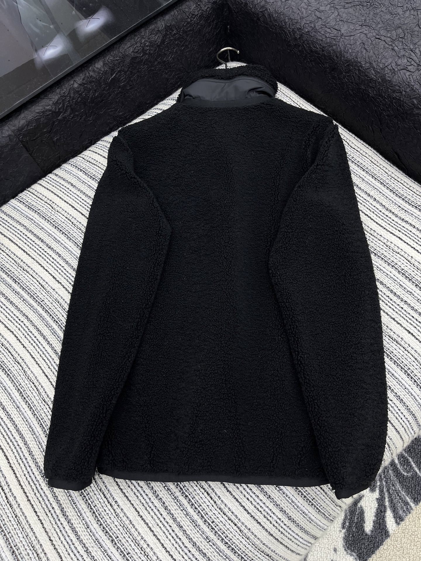 🛒𝐍𝐄𝐖 · 𝟐𝟎𝟐5/爆款现货【原版定制】Mon*|25秋冬泰迪绒拼接羽绒服外套极简主义设计高级又时髦