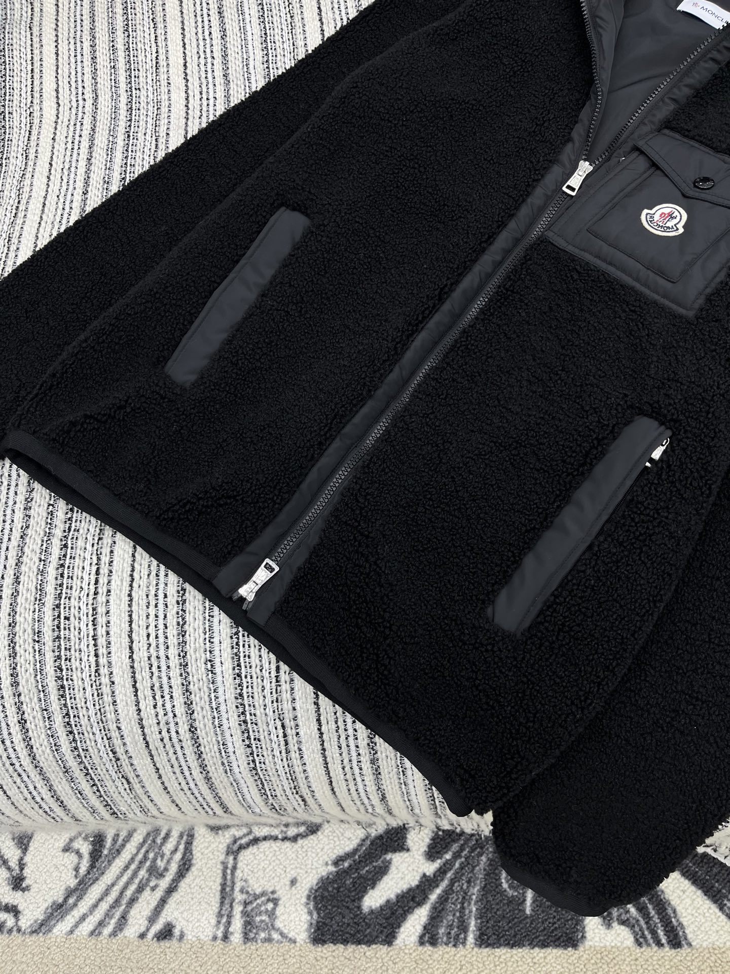 🛒𝐍𝐄𝐖 · 𝟐𝟎𝟐5/爆款现货【原版定制】Mon*|25秋冬泰迪绒拼接羽绒服外套极简主义设计高级又时髦