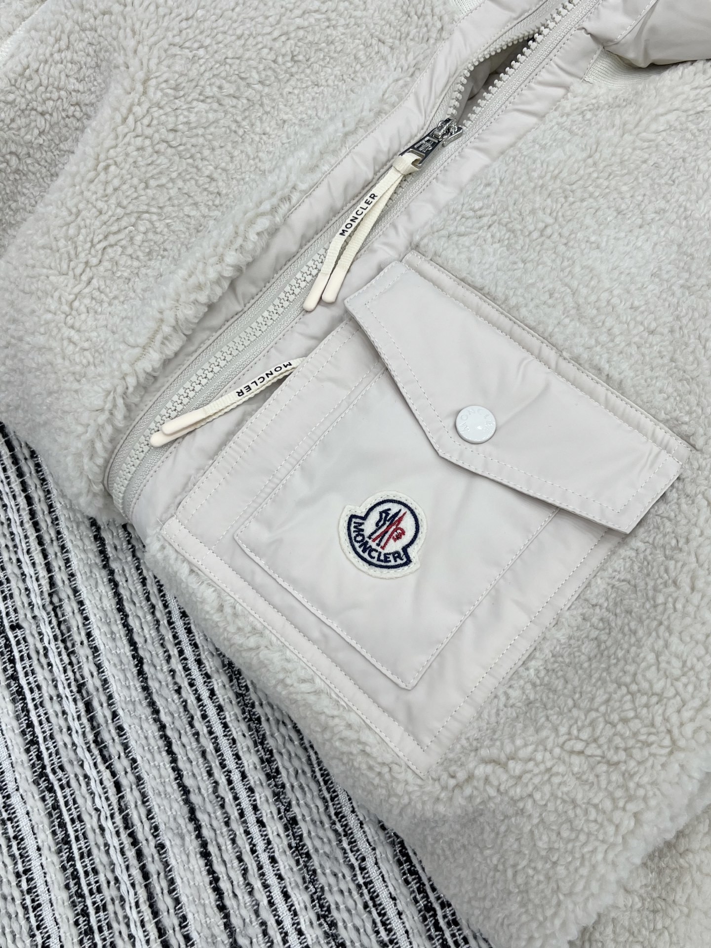 🛒𝐍𝐄𝐖 · 𝟐𝟎𝟐5/爆款现货【原版定制】Mon*|25秋冬泰迪绒拼接羽绒服外套极简主义设计高级又时髦
