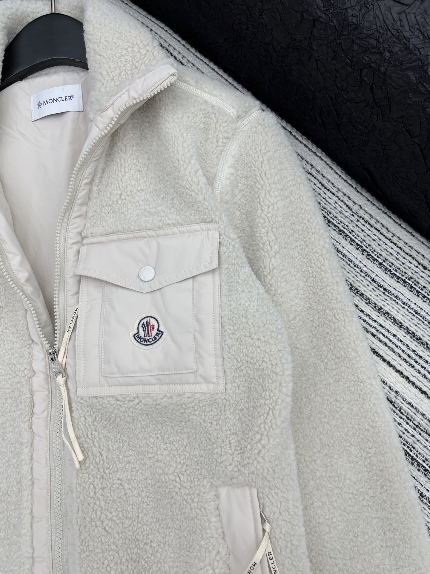 🛒𝐍𝐄𝐖 · 𝟐𝟎𝟐5/爆款现货【原版定制】Mon*|25秋冬泰迪绒拼接羽绒服外套极简主义设计高级又时髦