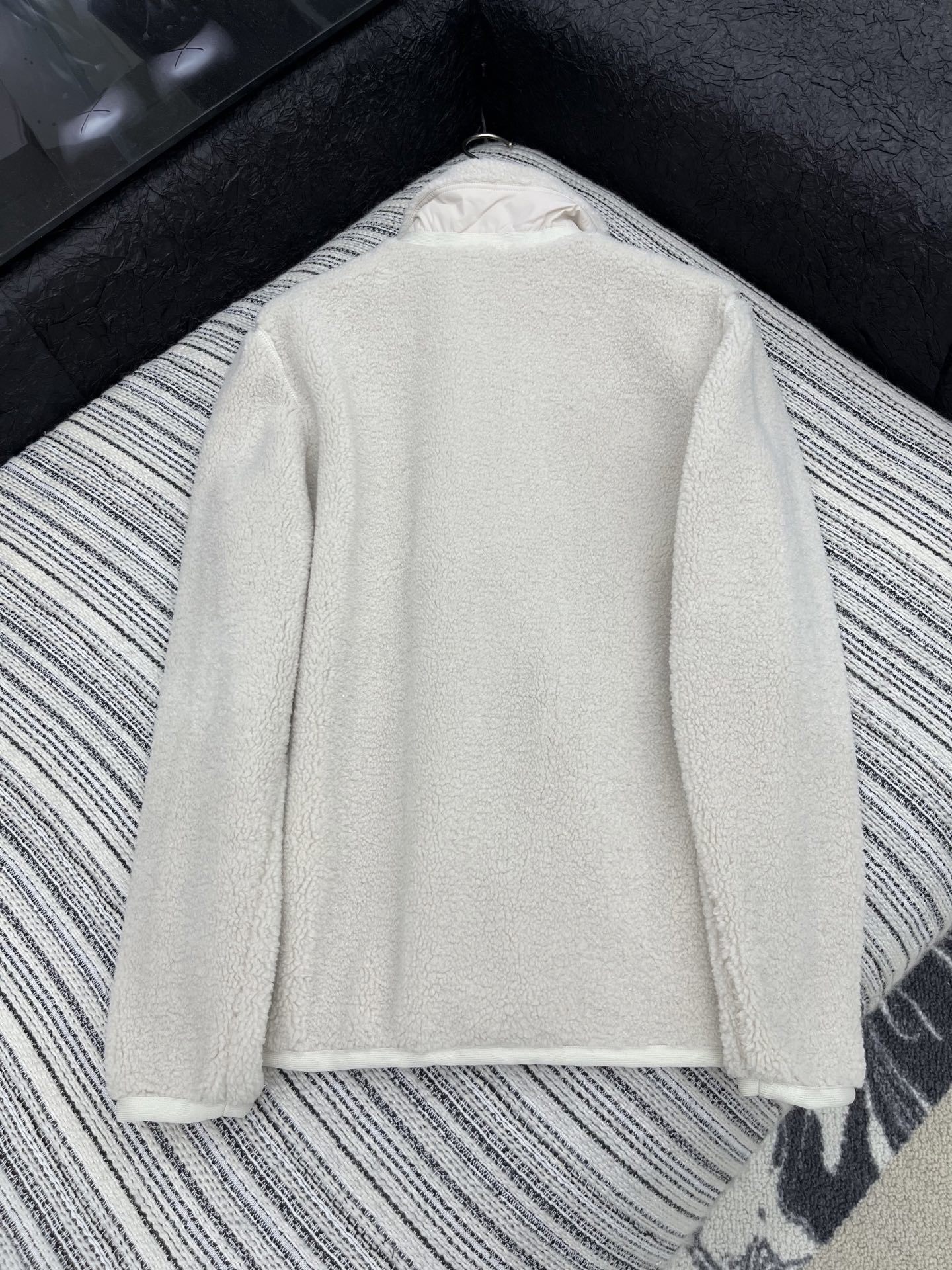 🛒𝐍𝐄𝐖 · 𝟐𝟎𝟐5/爆款现货【原版定制】Mon*|25秋冬泰迪绒拼接羽绒服外套极简主义设计高级又时髦