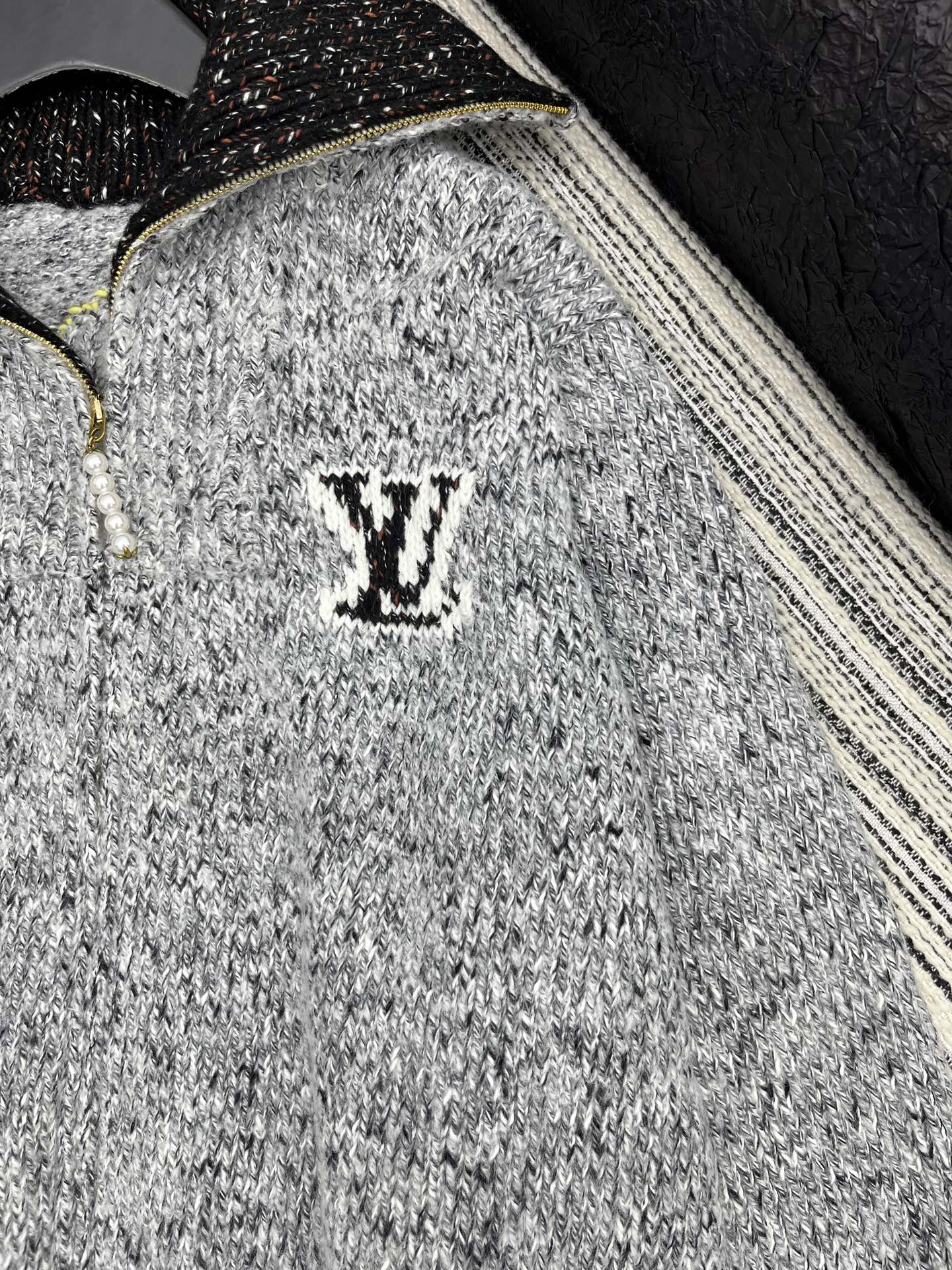 🛒𝐍𝐄𝐖 · 𝟐𝟎𝟐5/爆款现货【原版定制】Lv｜25秋冬新款慵懒撞色翻领外套，谁穿谁好看!精致设计，简