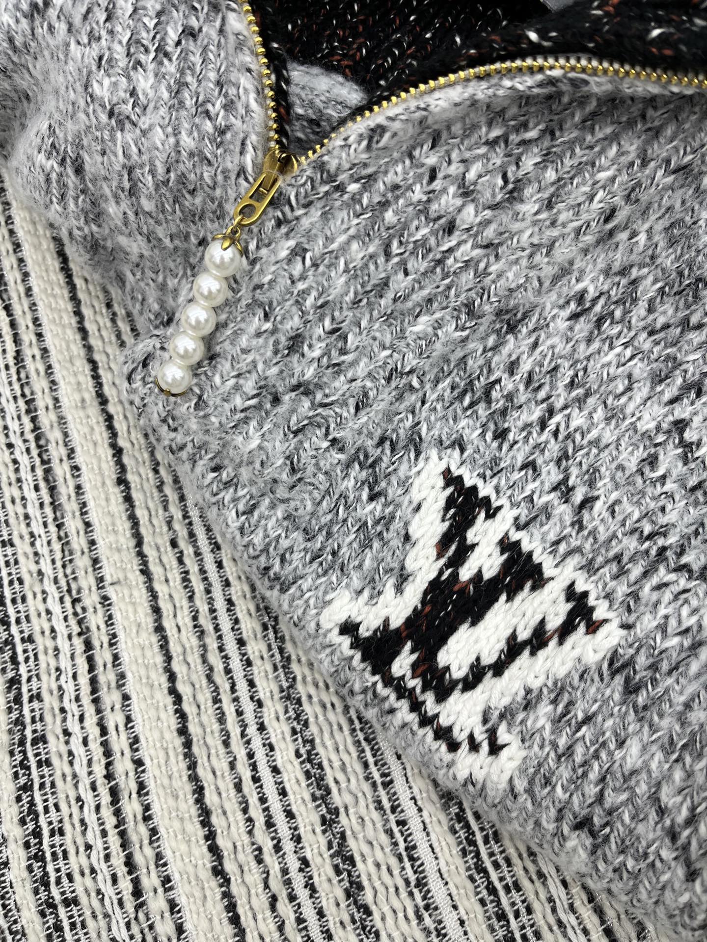 🛒𝐍𝐄𝐖 · 𝟐𝟎𝟐5/爆款现货【原版定制】Lv｜25秋冬新款慵懒撞色翻领外套，谁穿谁好看!精致设计，简