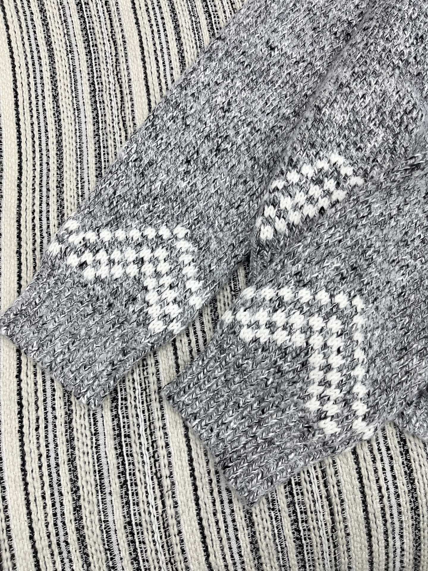 🛒𝐍𝐄𝐖 · 𝟐𝟎𝟐5/爆款现货【原版定制】Lv｜25秋冬新款慵懒撞色翻领外套，谁穿谁好看!精致设计，简