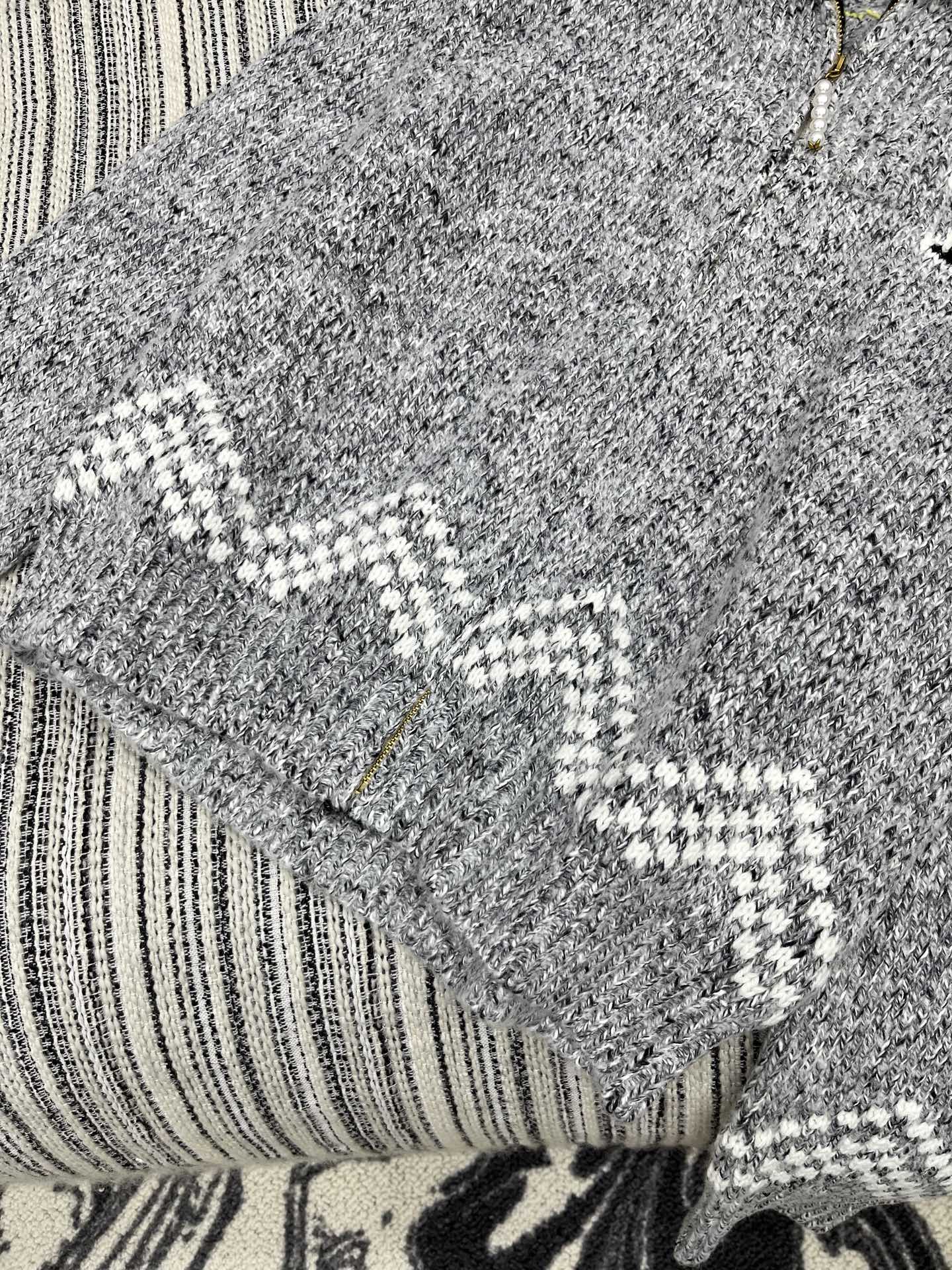 🛒𝐍𝐄𝐖 · 𝟐𝟎𝟐5/爆款现货【原版定制】Lv｜25秋冬新款慵懒撞色翻领外套，谁穿谁好看!精致设计，简